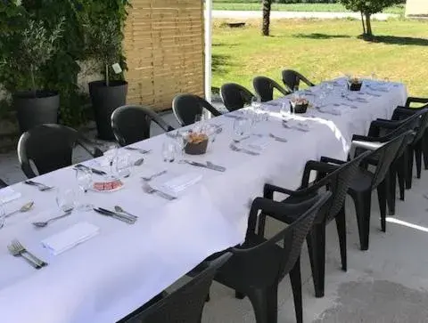 Garden view in The Originals Boutique, Hôtel Les Quatre Salines, Le Mont Saint-Michel Sud Garden view in The Originals Boutique, Hôtel Les Quatre Salines, Le Mont Saint-Michel Sud