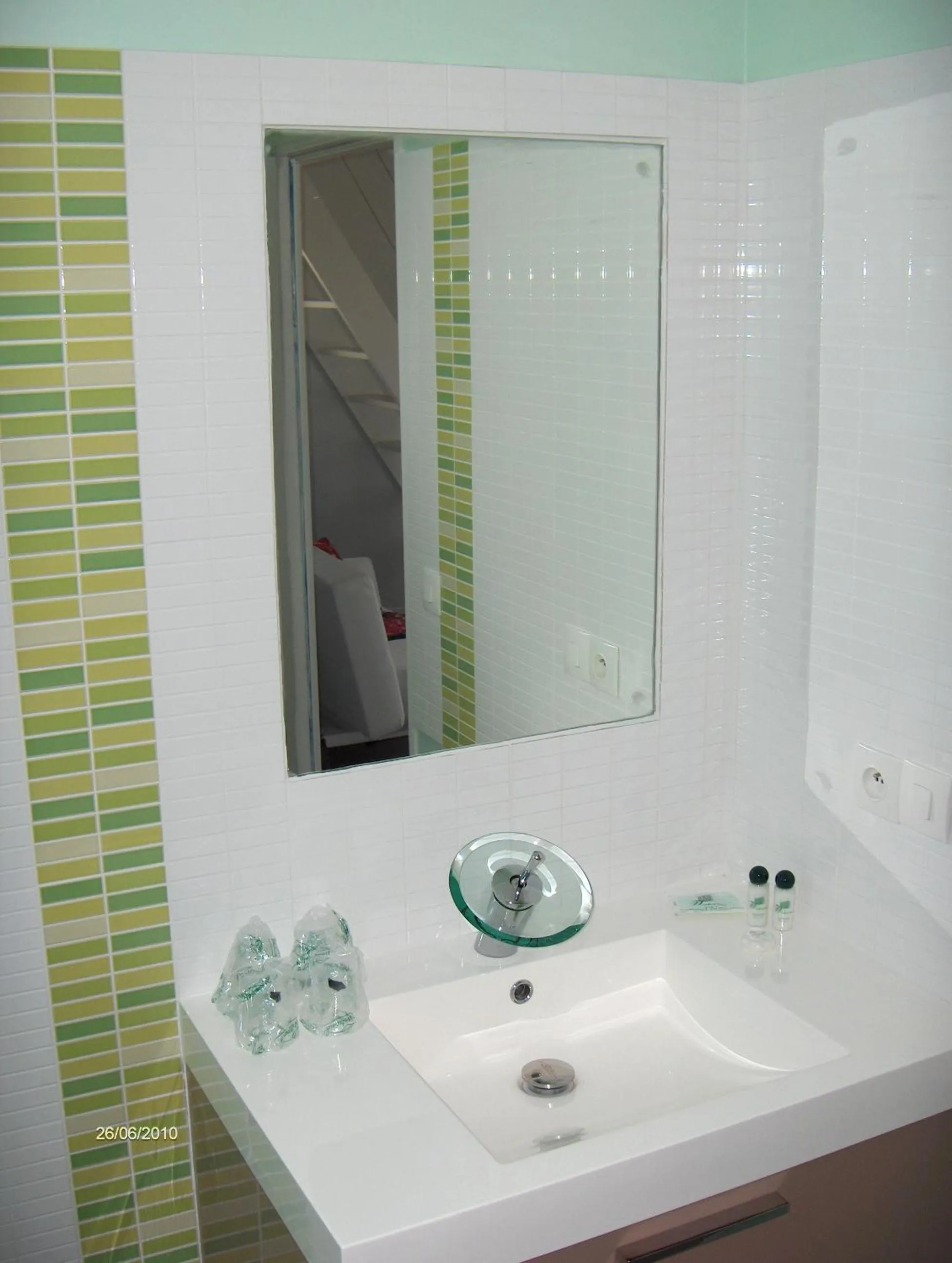 Bathroom in The Originals Boutique, Hôtel Les Quatre Salines, Le Mont Saint-Michel Sud