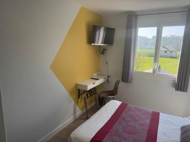 Photo of the whole room, Bed in The Originals Boutique, Hôtel Les Quatre Salines, Le Mont Saint-Michel Sud