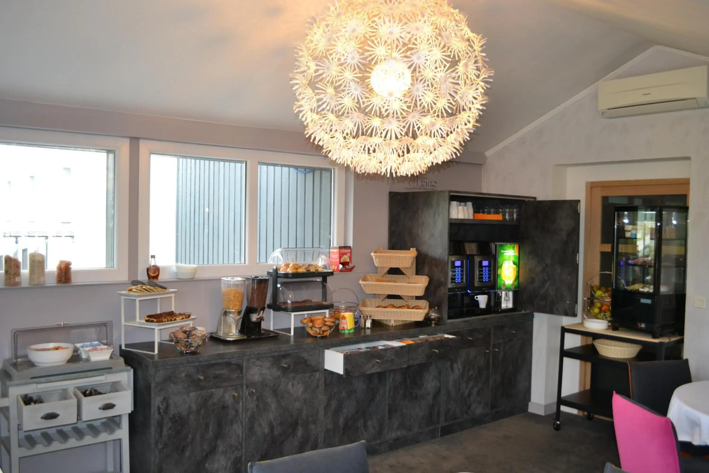 The Originals Boutique, Hôtel Les Quatre Salines, Le Mont Saint-Michel Sud The Originals Boutique, Hôtel Les Quatre Salines, Le Mont Saint-Michel Sud