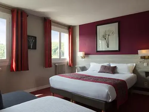 Superior Triple Room in The Originals Boutique, Hôtel Les Quatre Salines, Le Mont Saint-Michel Sud Superior Triple Room in The Originals Boutique, Hôtel Les Quatre Salines, Le Mont Saint-Michel Sud