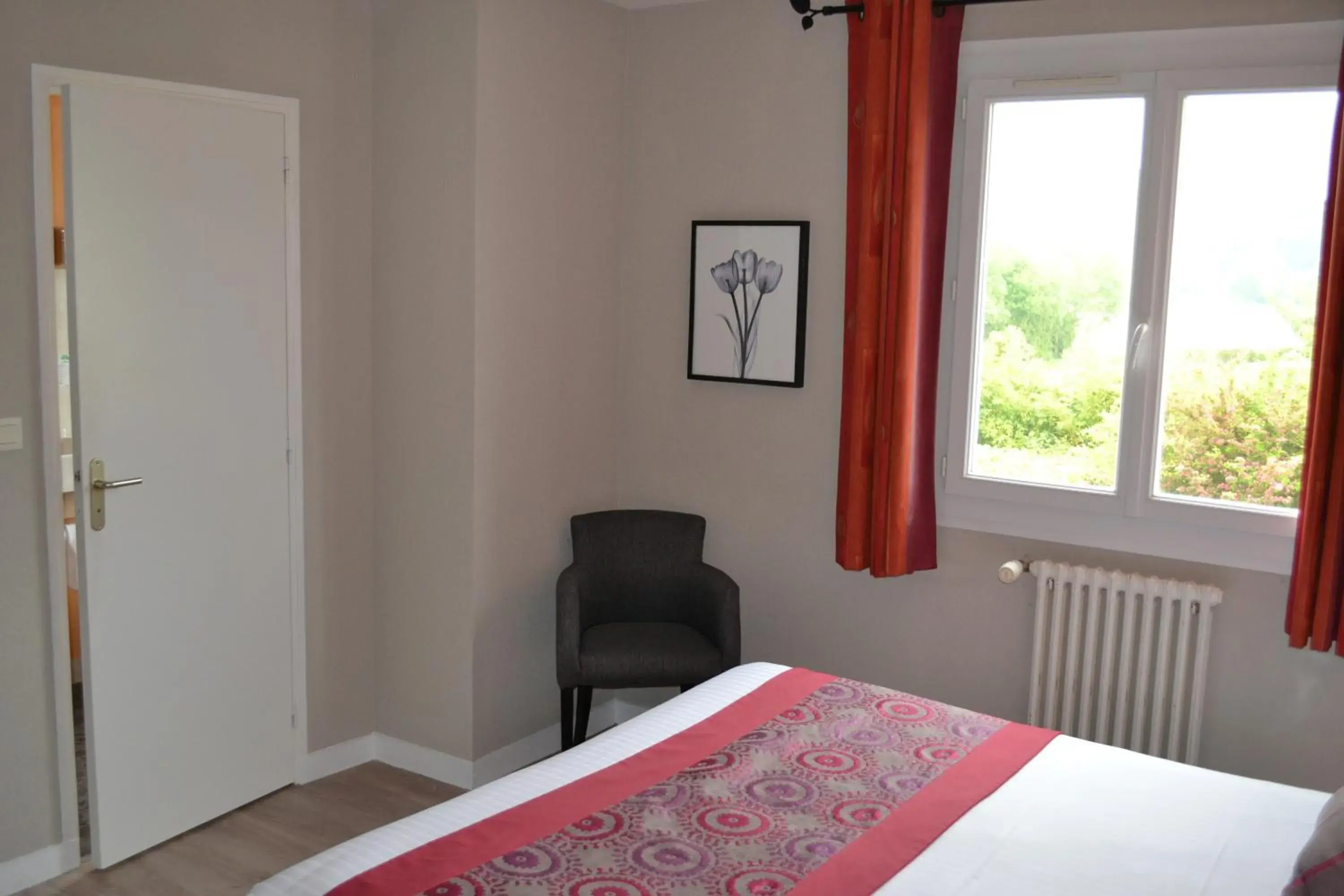 Bedroom, Bed in The Originals Boutique, Hôtel Les Quatre Salines, Le Mont Saint-Michel Sud Bedroom, Bed in The Originals Boutique, Hôtel Les Quatre Salines, Le Mont Saint-Michel Sud