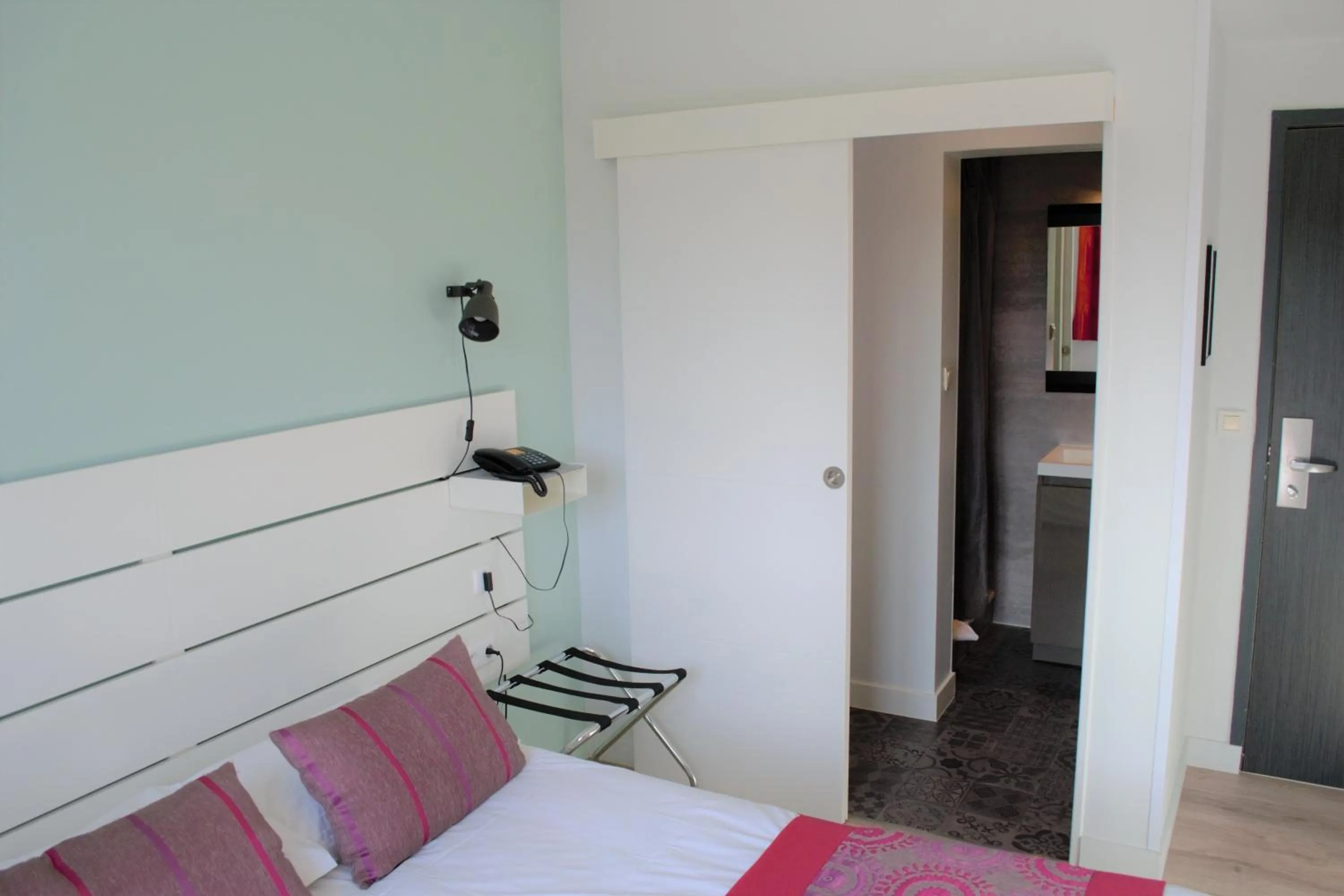 Bed in The Originals Boutique, Hôtel Les Quatre Salines, Le Mont Saint-Michel Sud