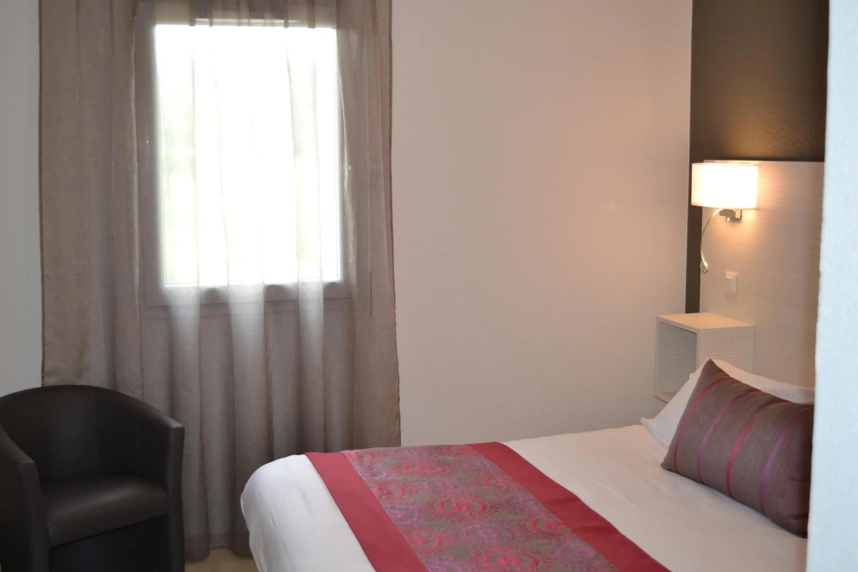 Bed in The Originals Boutique, Hôtel Les Quatre Salines, Le Mont Saint-Michel Sud