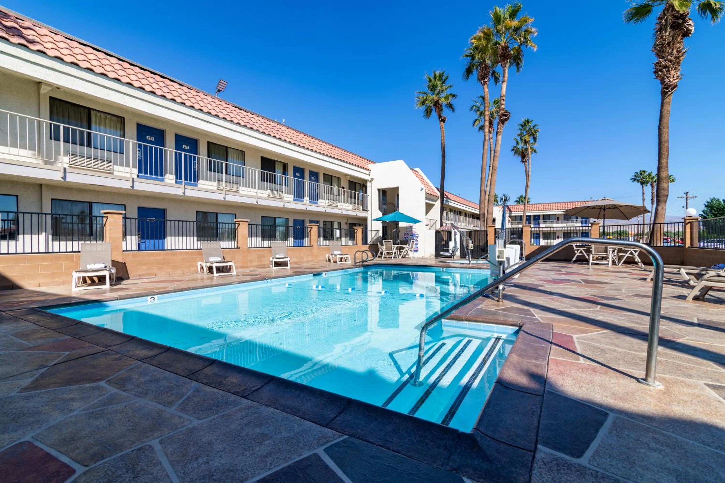 Property building in Rodeway Inn & Suites Thousand Palms - Rancho Mirage
