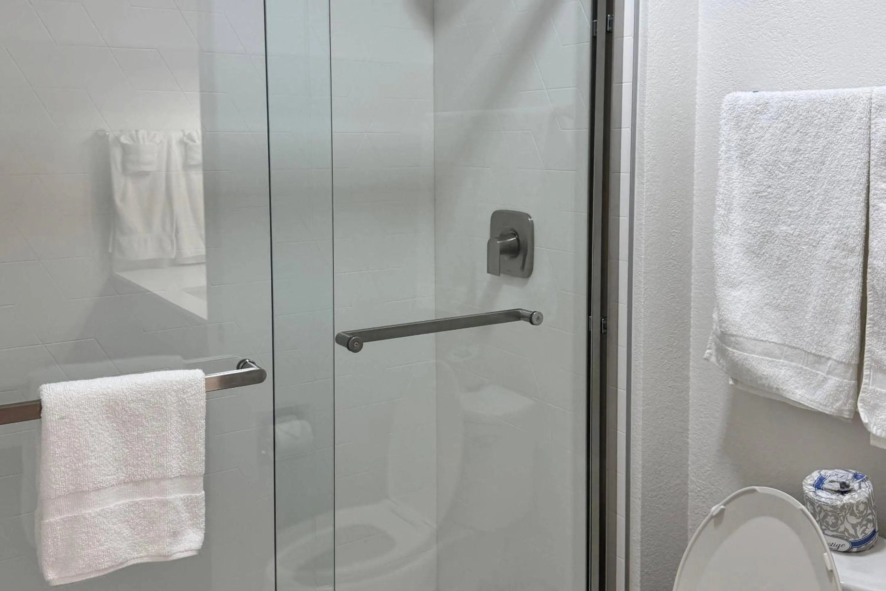 Bedroom in Rodeway Inn & Suites Thousand Palms - Rancho Mirage