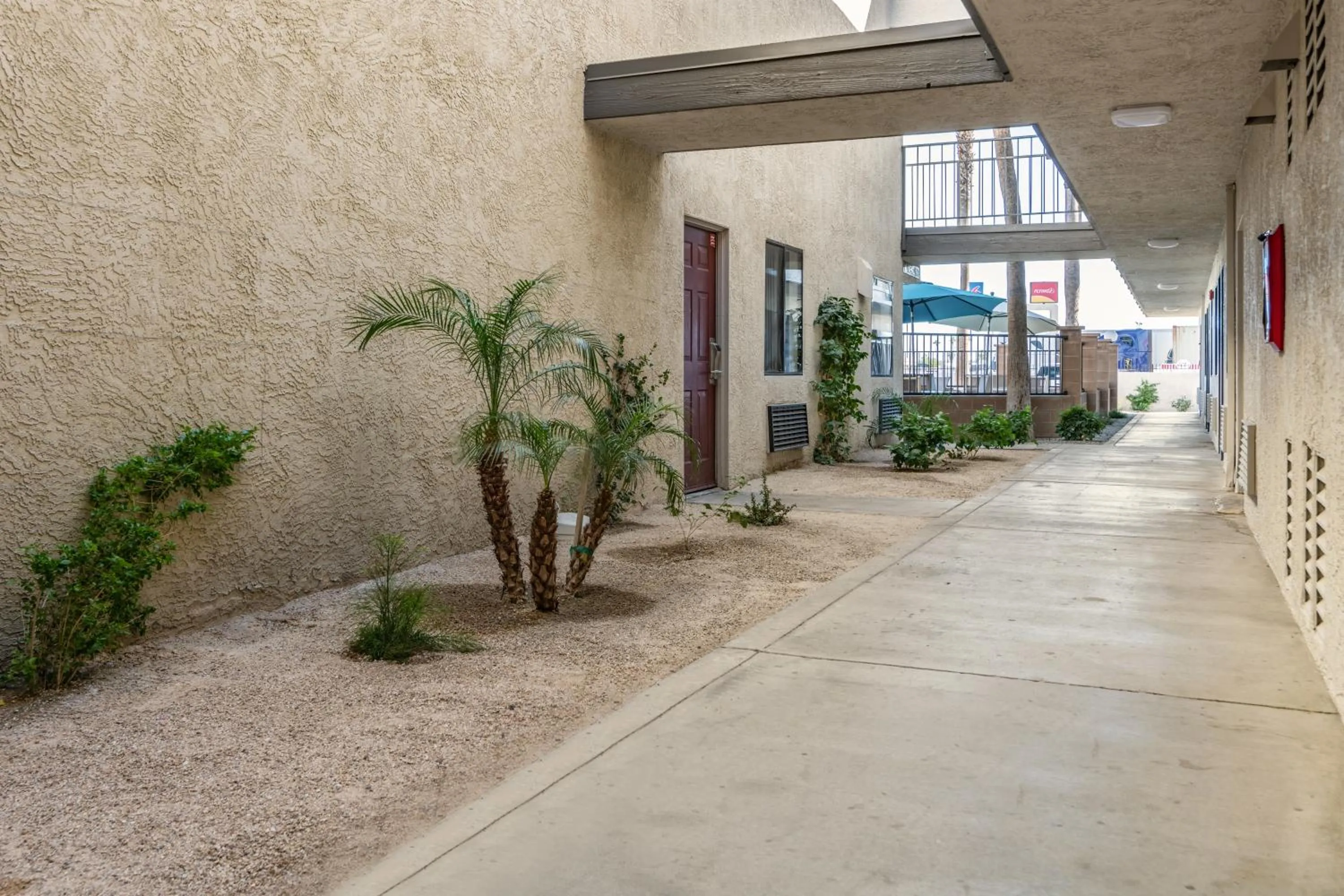 Property building in Rodeway Inn & Suites Thousand Palms - Rancho Mirage