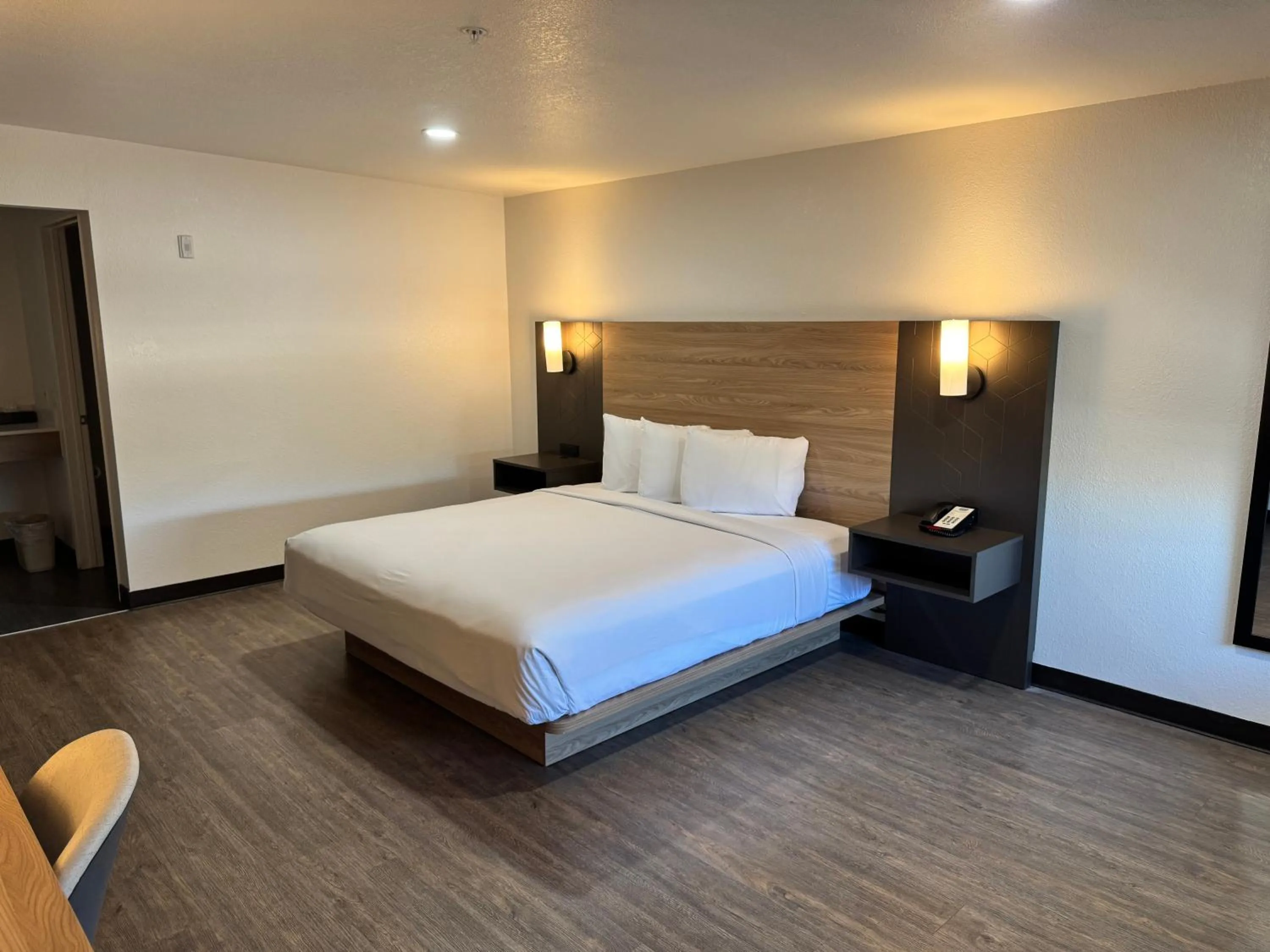 Bed in Rodeway Inn & Suites Thousand Palms - Rancho Mirage