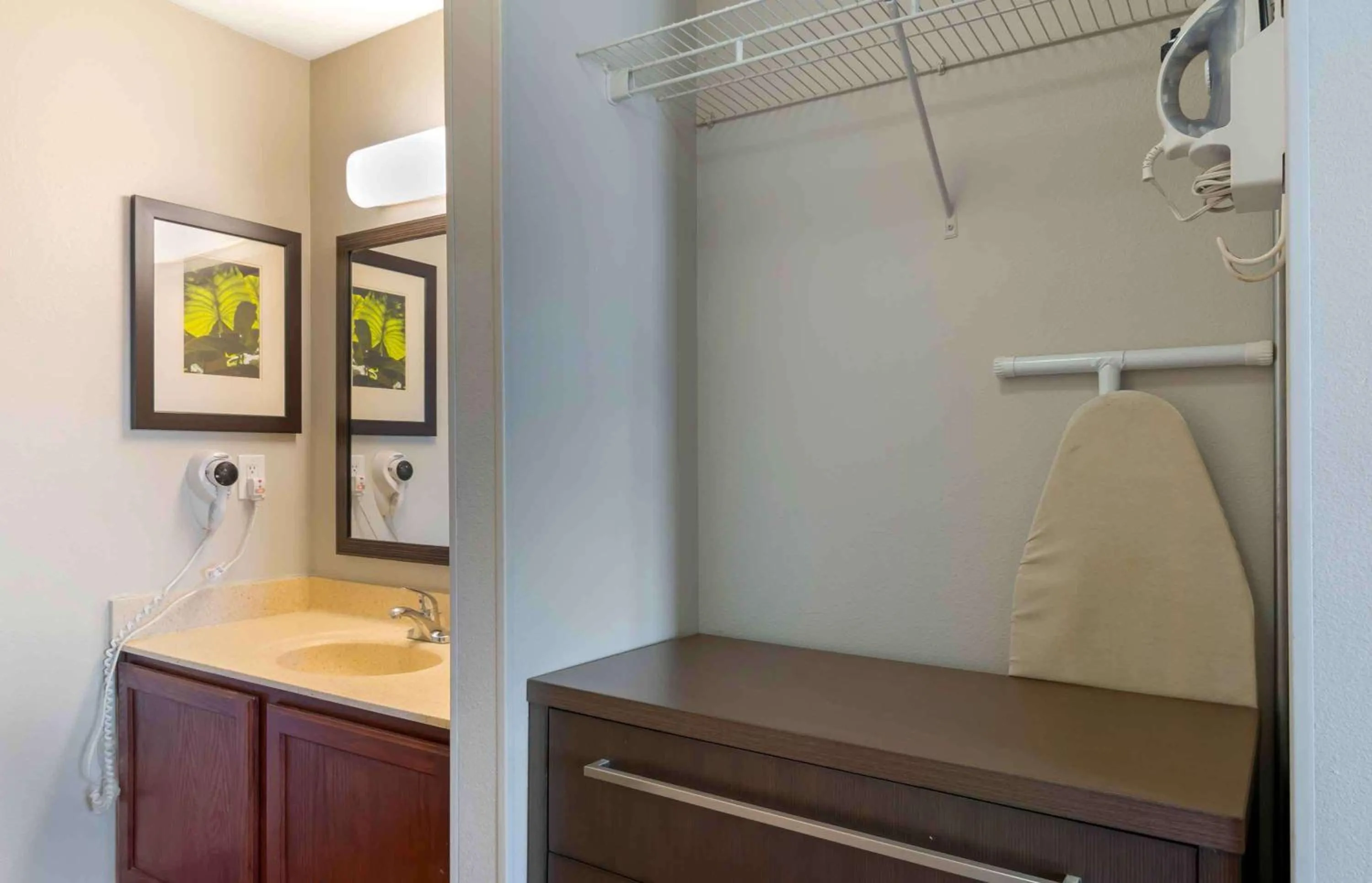 Bathroom in Extended Stay America Suites - Kansas City - Lenexa - 87th St