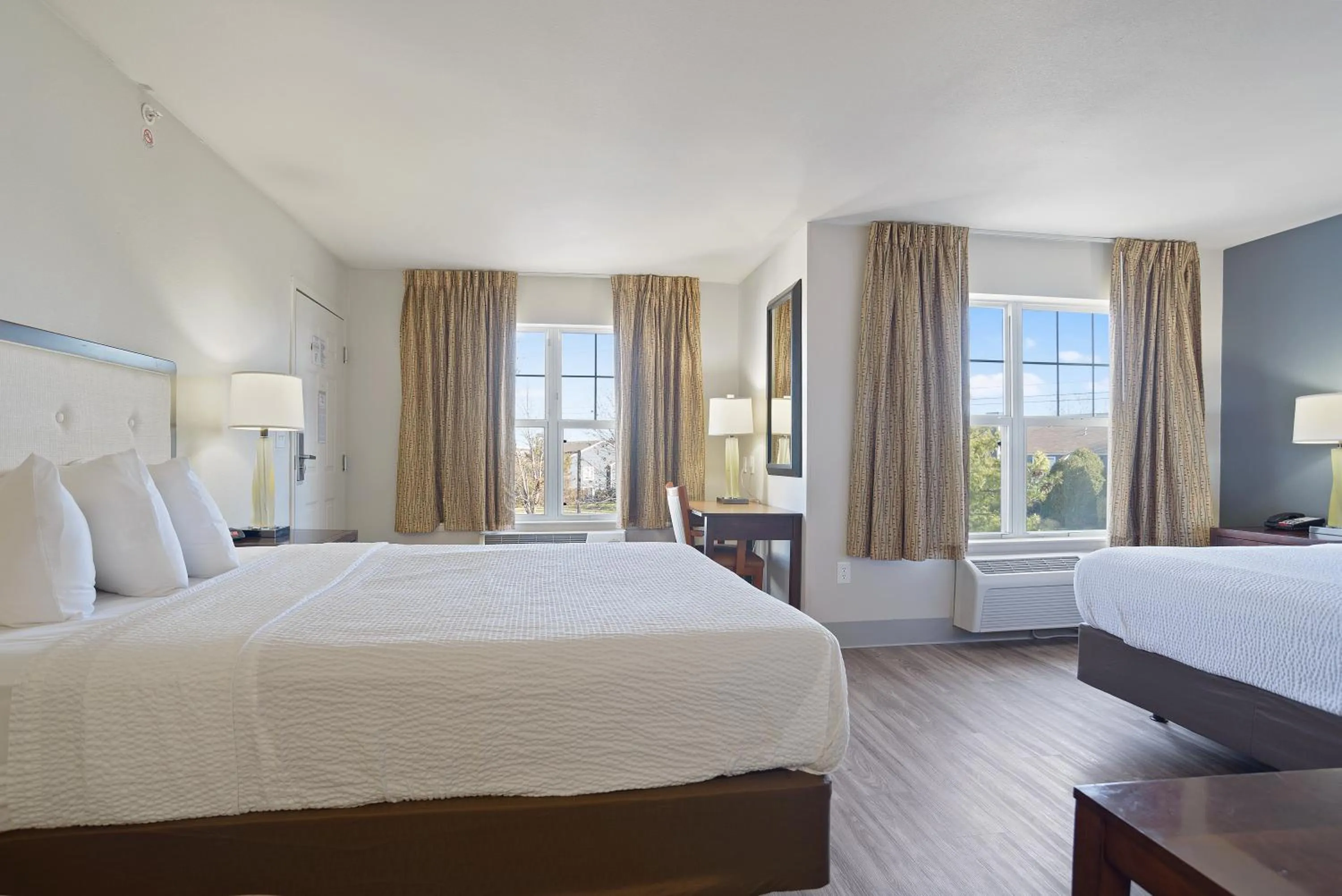 Bed in Extended Stay America Suites - Kansas City - Lenexa - 87th St