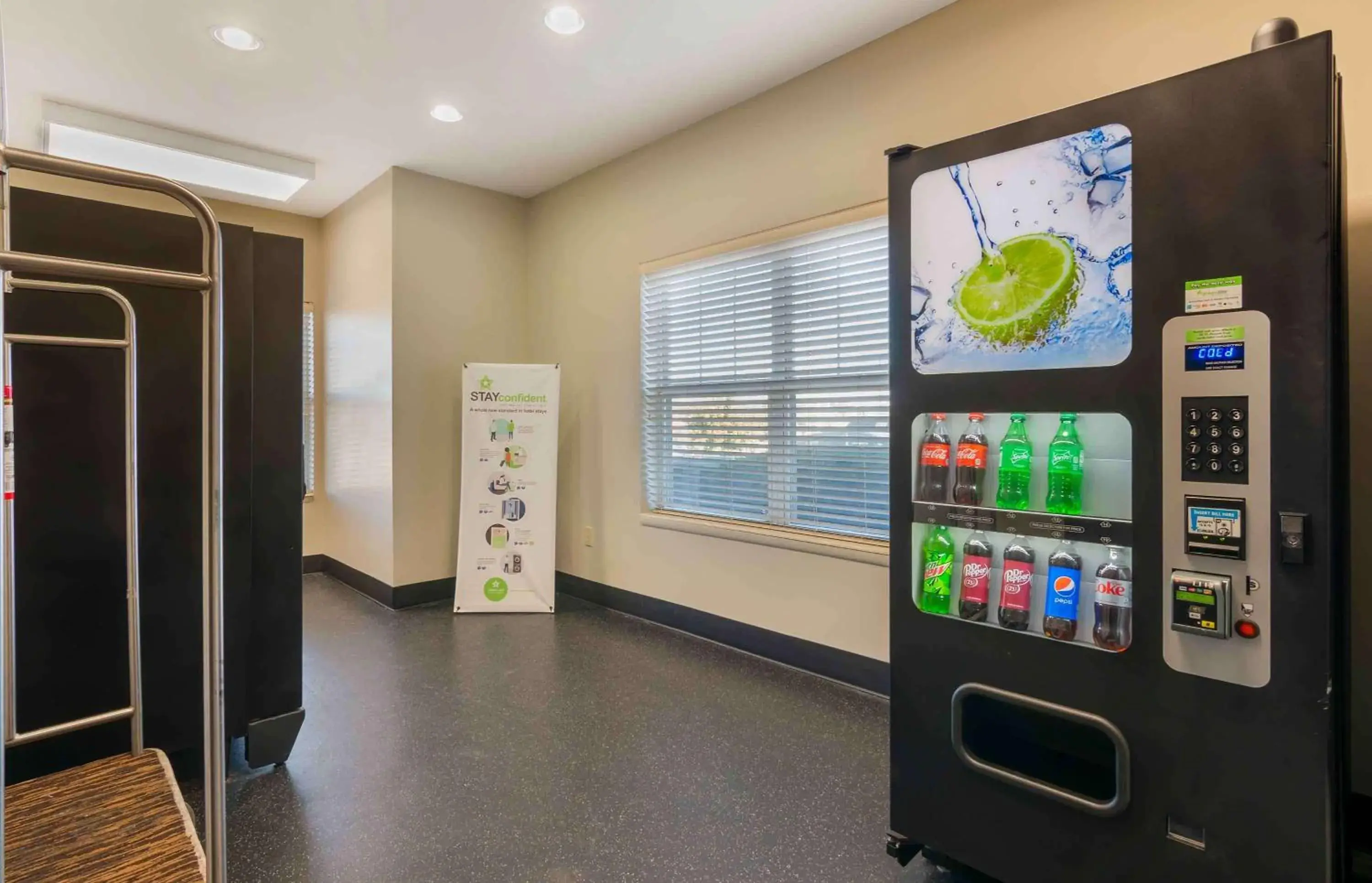 Property building in Extended Stay America Suites - Kansas City - Lenexa - 87th St Property building in Extended Stay America Suites - Kansas City - Lenexa - 87th St