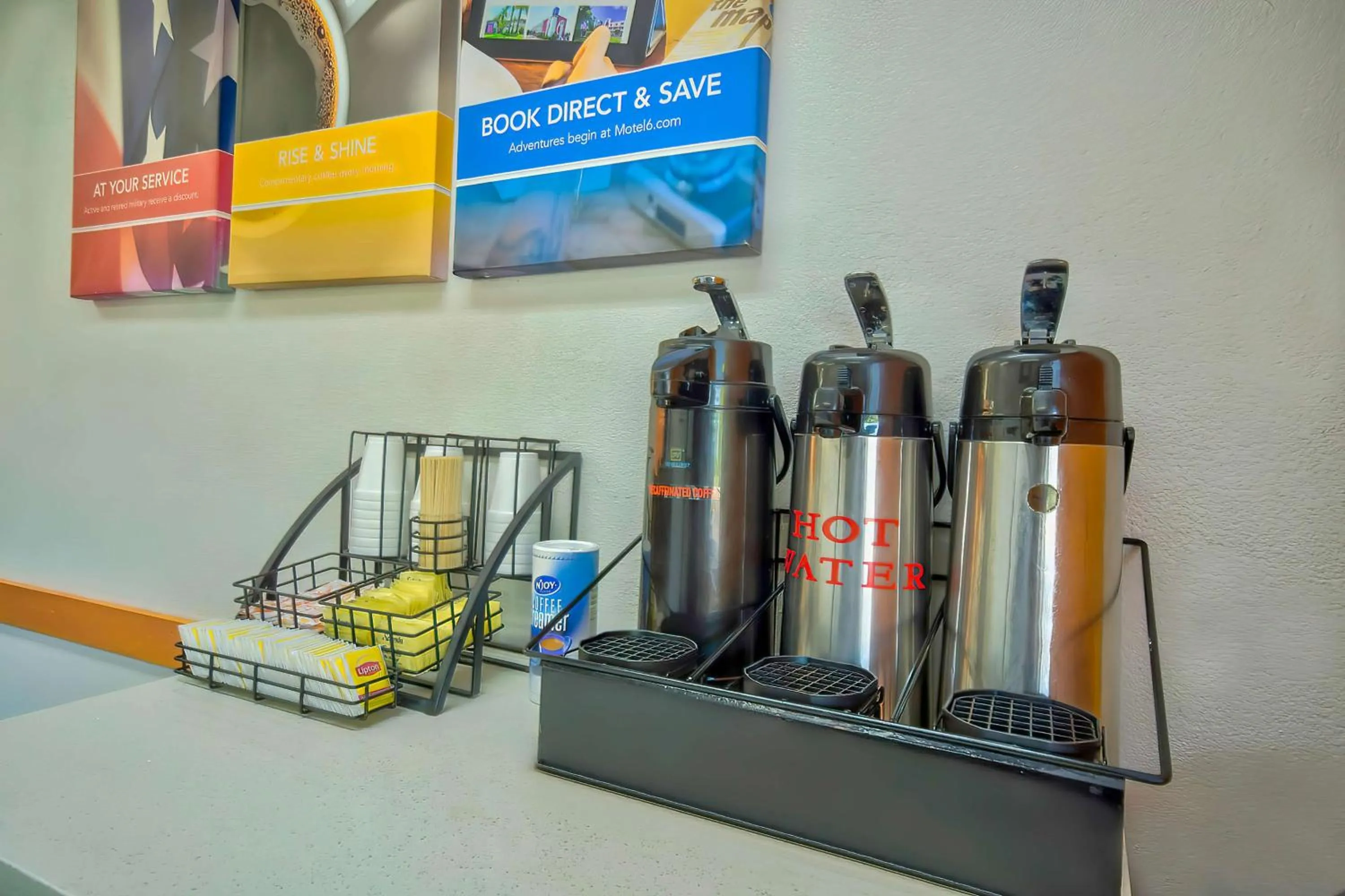 Coffee/tea facilities in Motel 6-Warren, MI - Detroit East