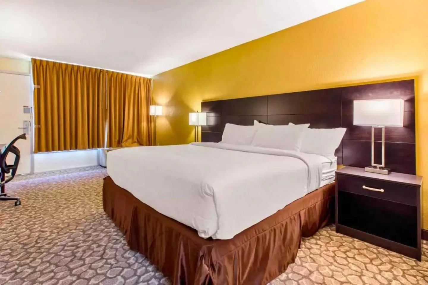 Bed in Rodeway Inn Santee I-95