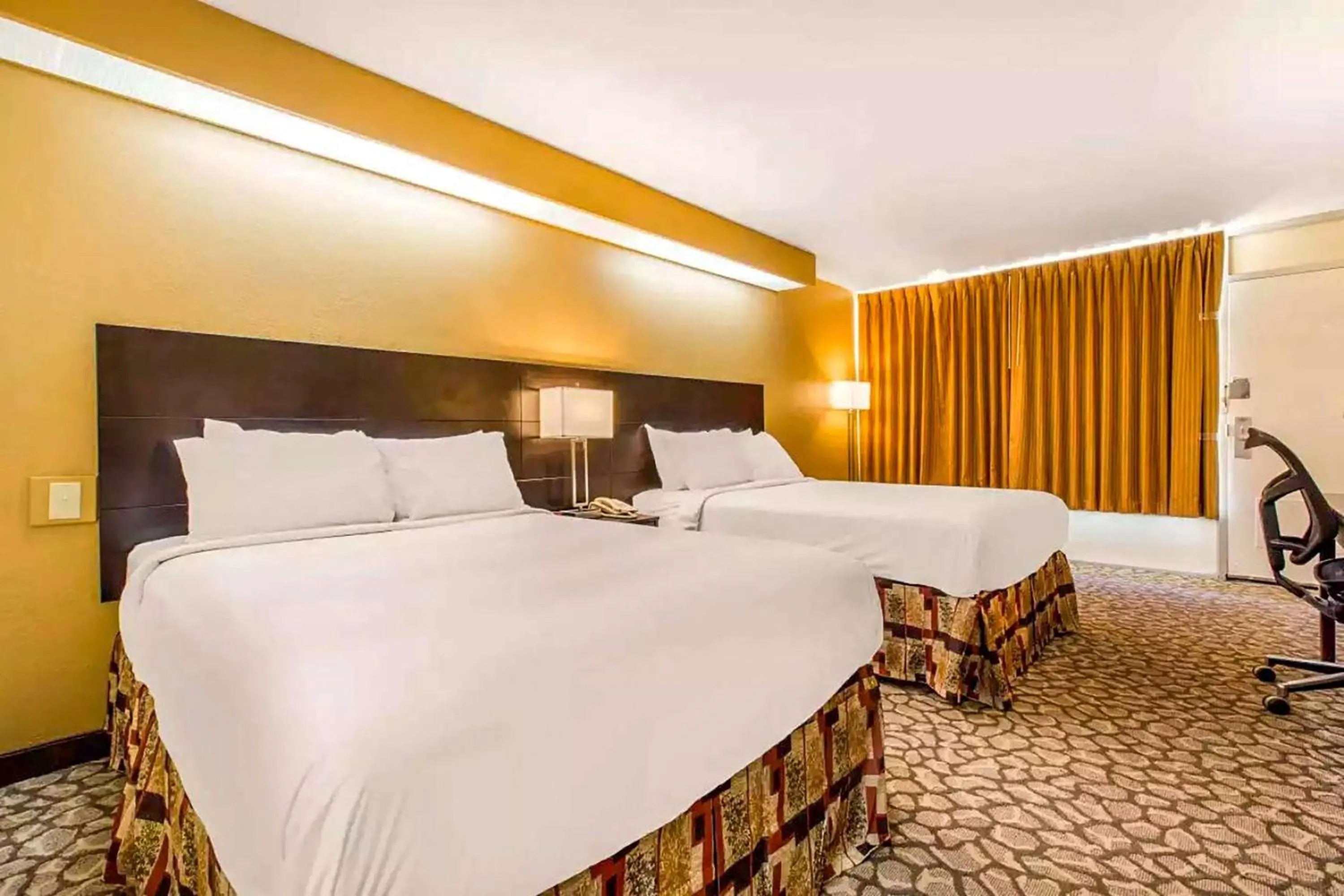 Photo of the whole room, Bed in Rodeway Inn Santee I-95