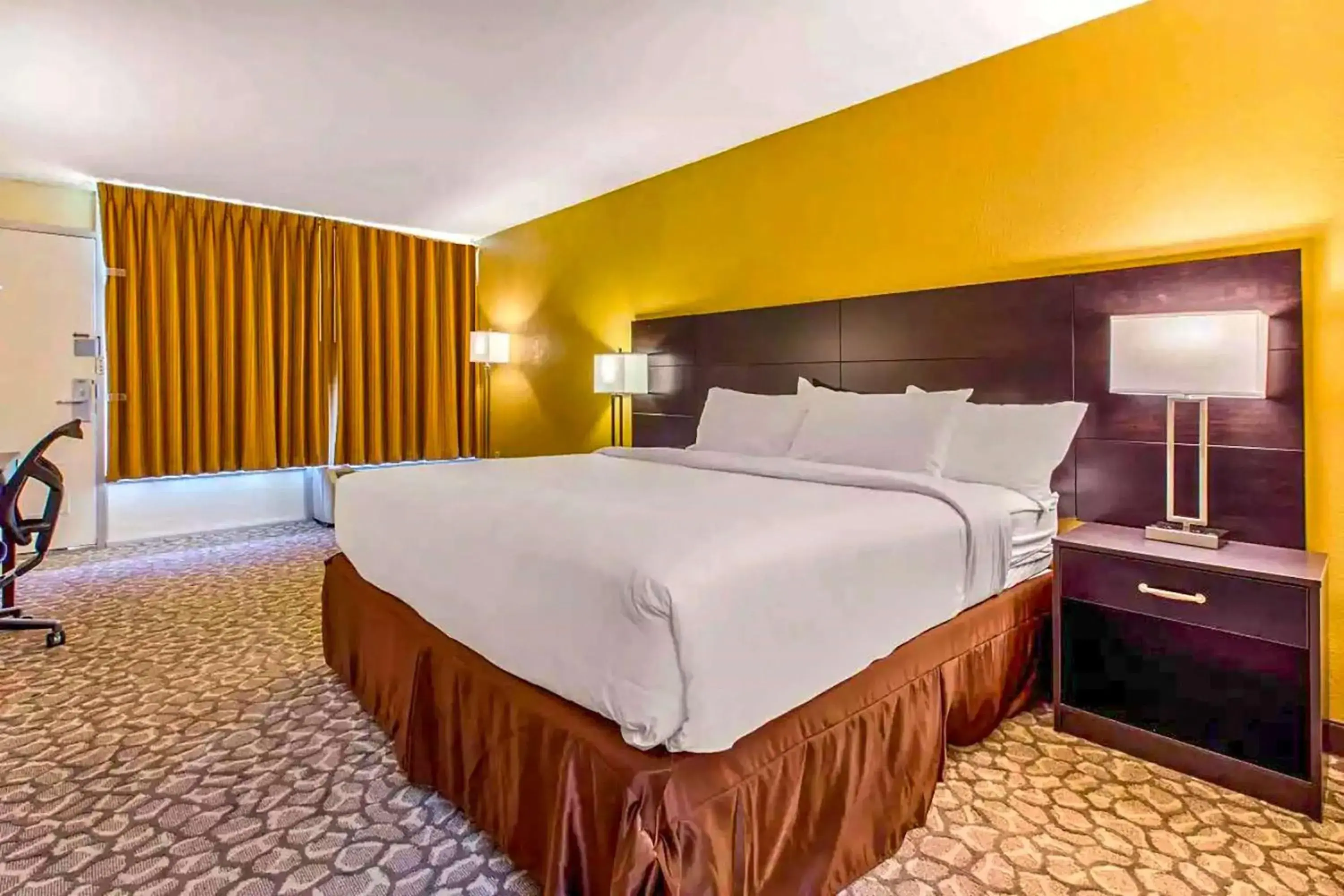 Photo of the whole room, Bed in Rodeway Inn Santee I-95 Photo of the whole room, Bed in Rodeway Inn Santee I-95