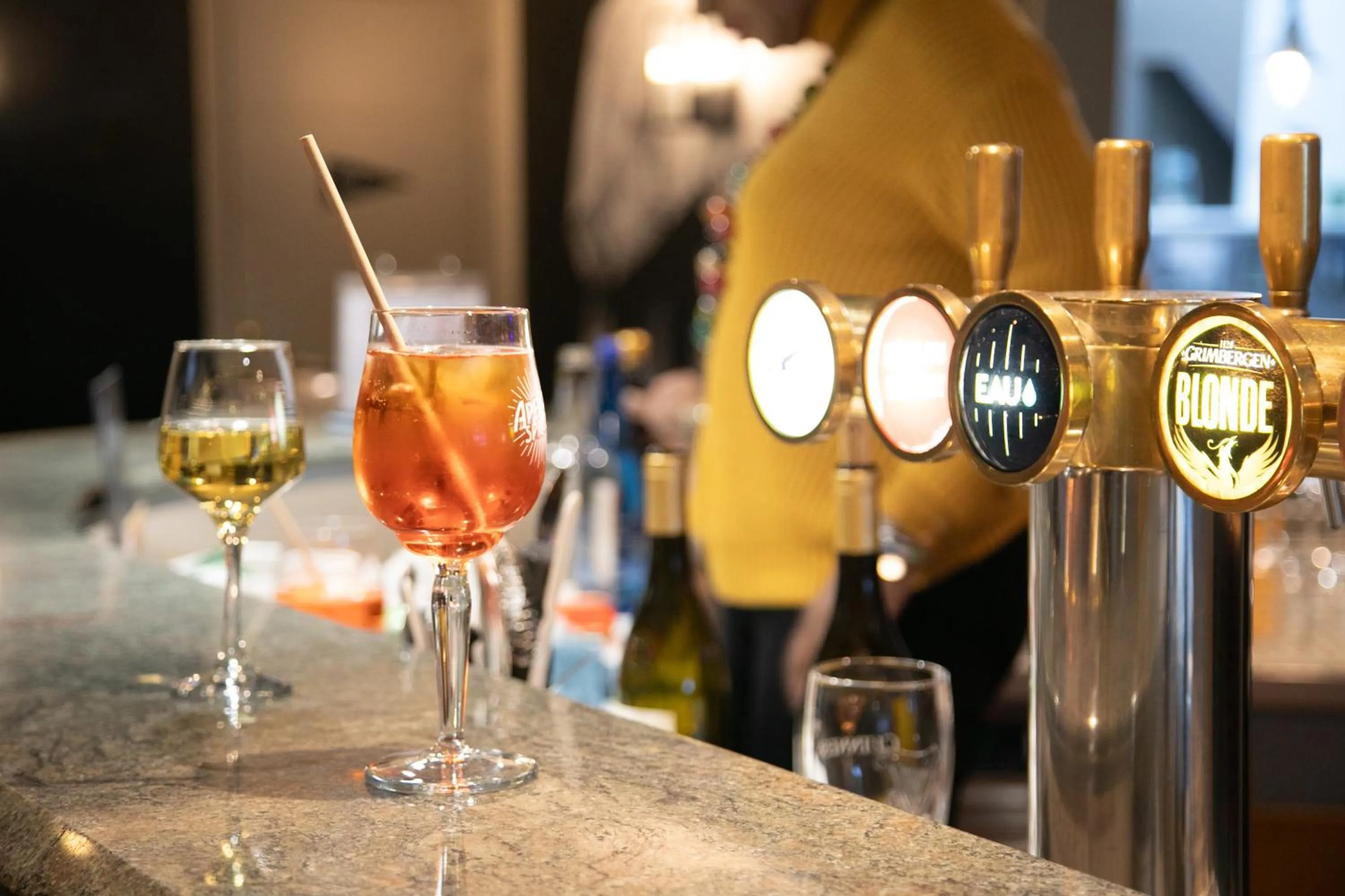 Lounge or bar in Logis, Hôtel Au Chêne Vert, Saint-Brieuc Nord