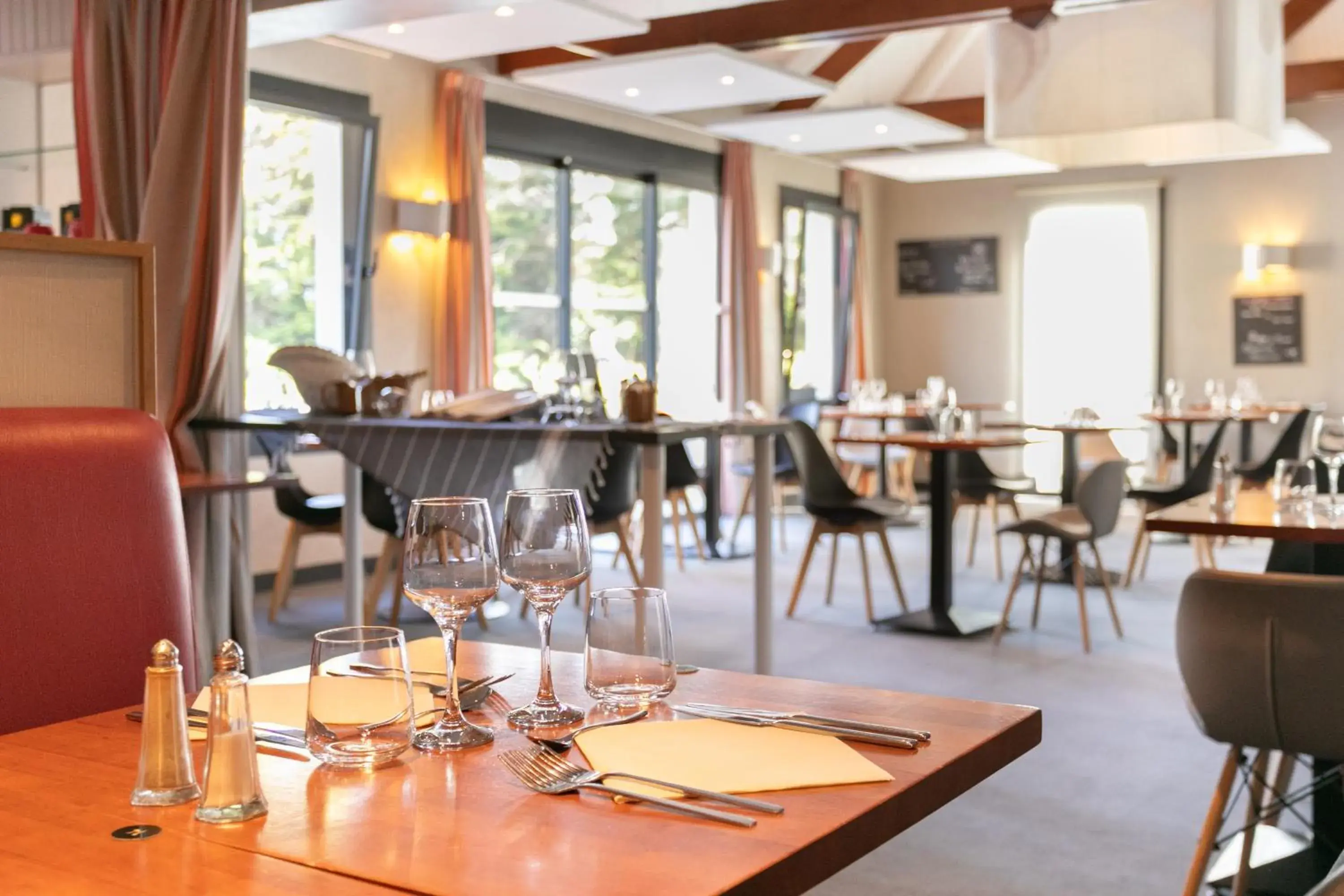 Restaurant/places to eat in Logis Hotel Restaurant Au Chêne Vert, Saint-Brieuc Restaurant/places to eat in Logis Hotel Restaurant Au Chêne Vert, Saint-Brieuc