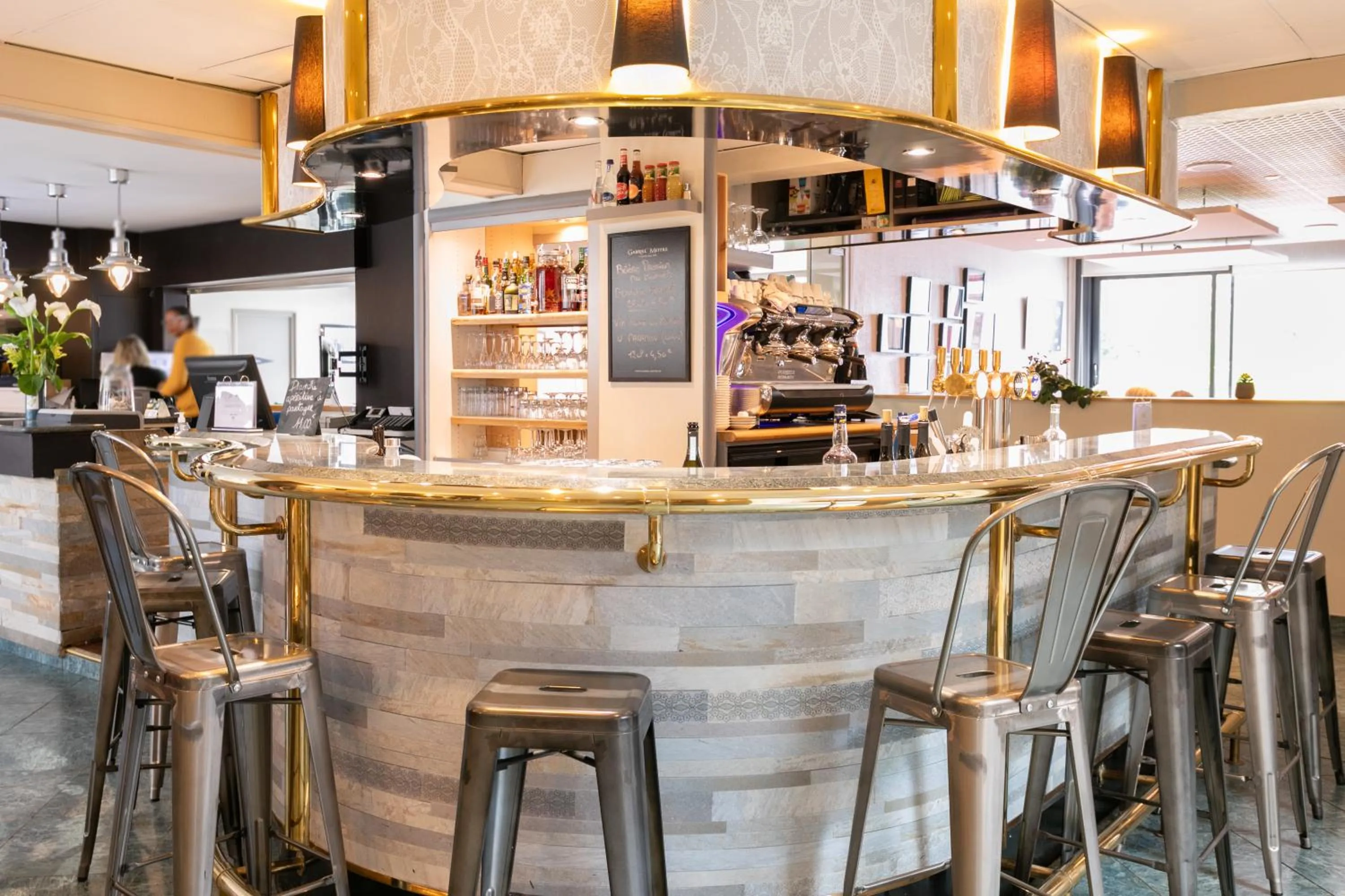 Lounge or bar in Logis, Hôtel Au Chêne Vert, Saint-Brieuc Nord