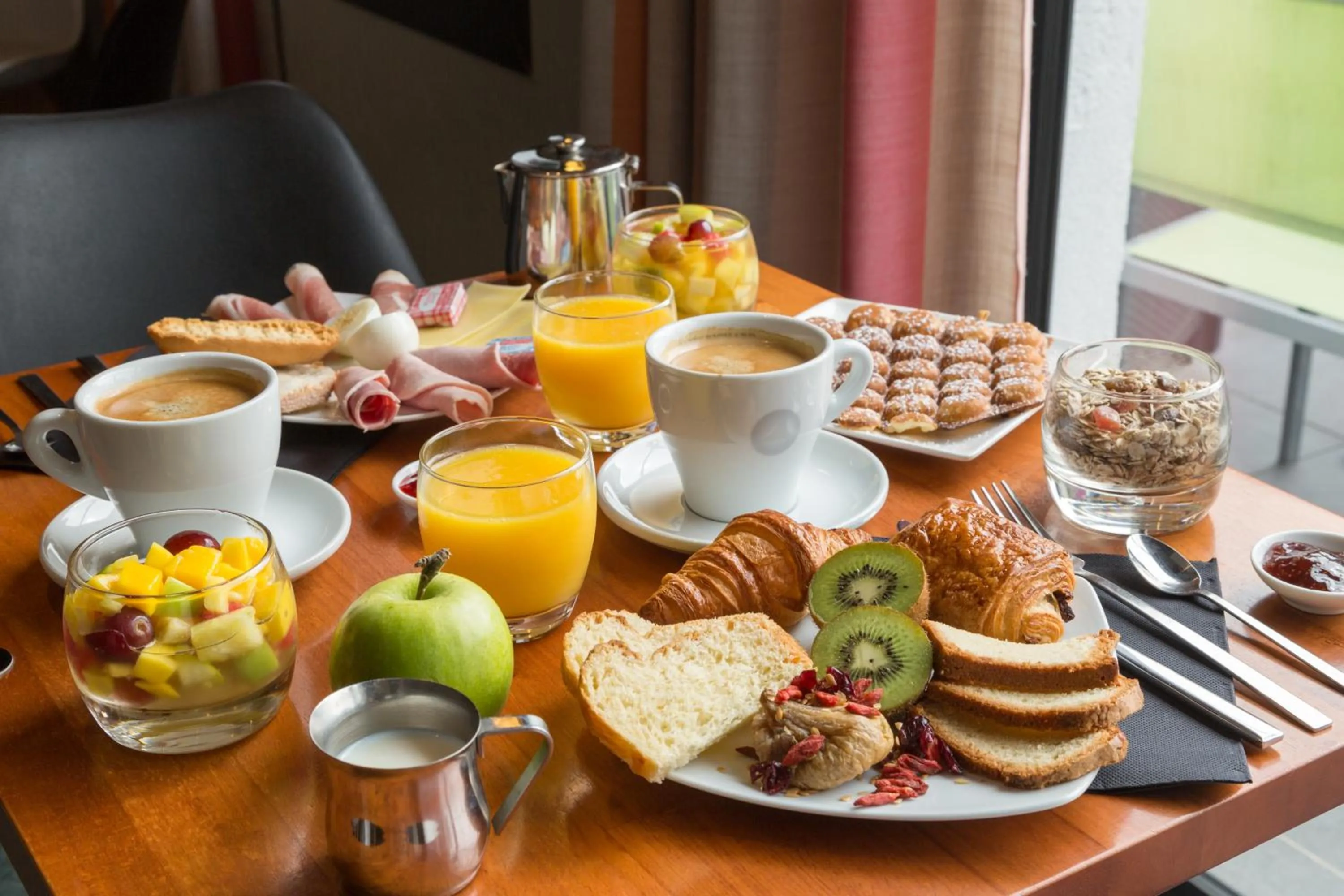 Breakfast in Logis, Hôtel Au Chêne Vert, Saint-Brieuc Nord