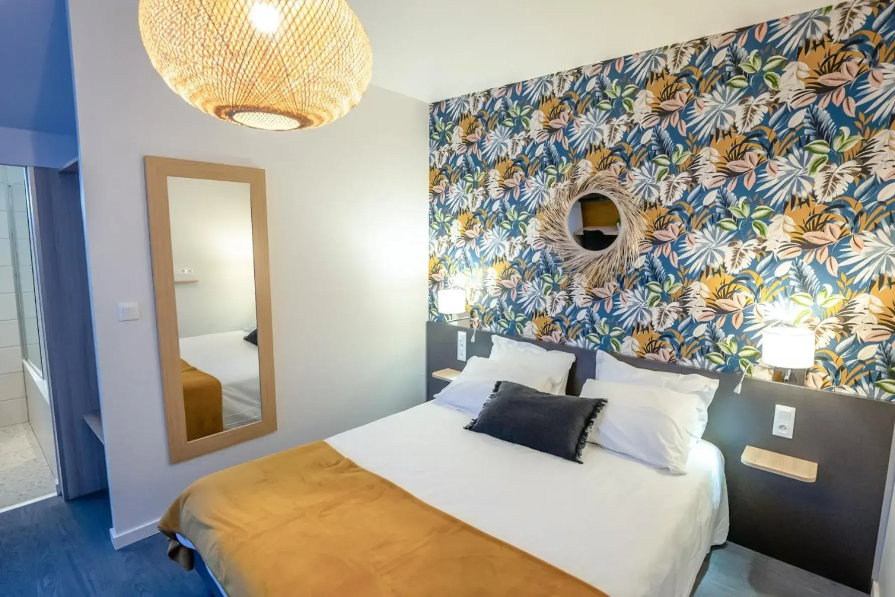 Property building, Bed in Logis, Hôtel Au Chêne Vert, Saint-Brieuc Nord Property building, Bed in Logis, Hôtel Au Chêne Vert, Saint-Brieuc Nord