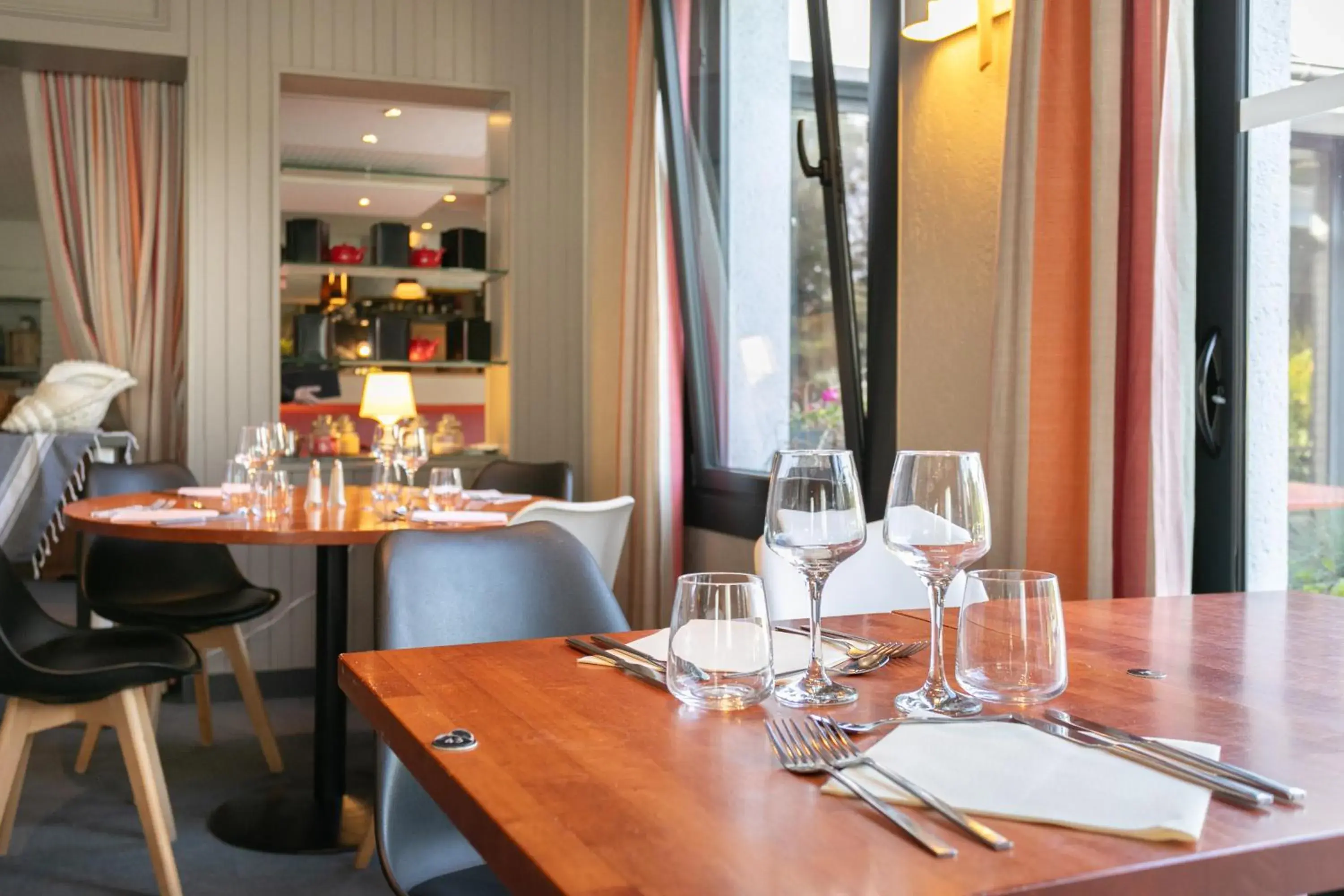 Restaurant/places to eat in Logis Hotel Restaurant Au Chêne Vert, Saint-Brieuc Restaurant/places to eat in Logis Hotel Restaurant Au Chêne Vert, Saint-Brieuc