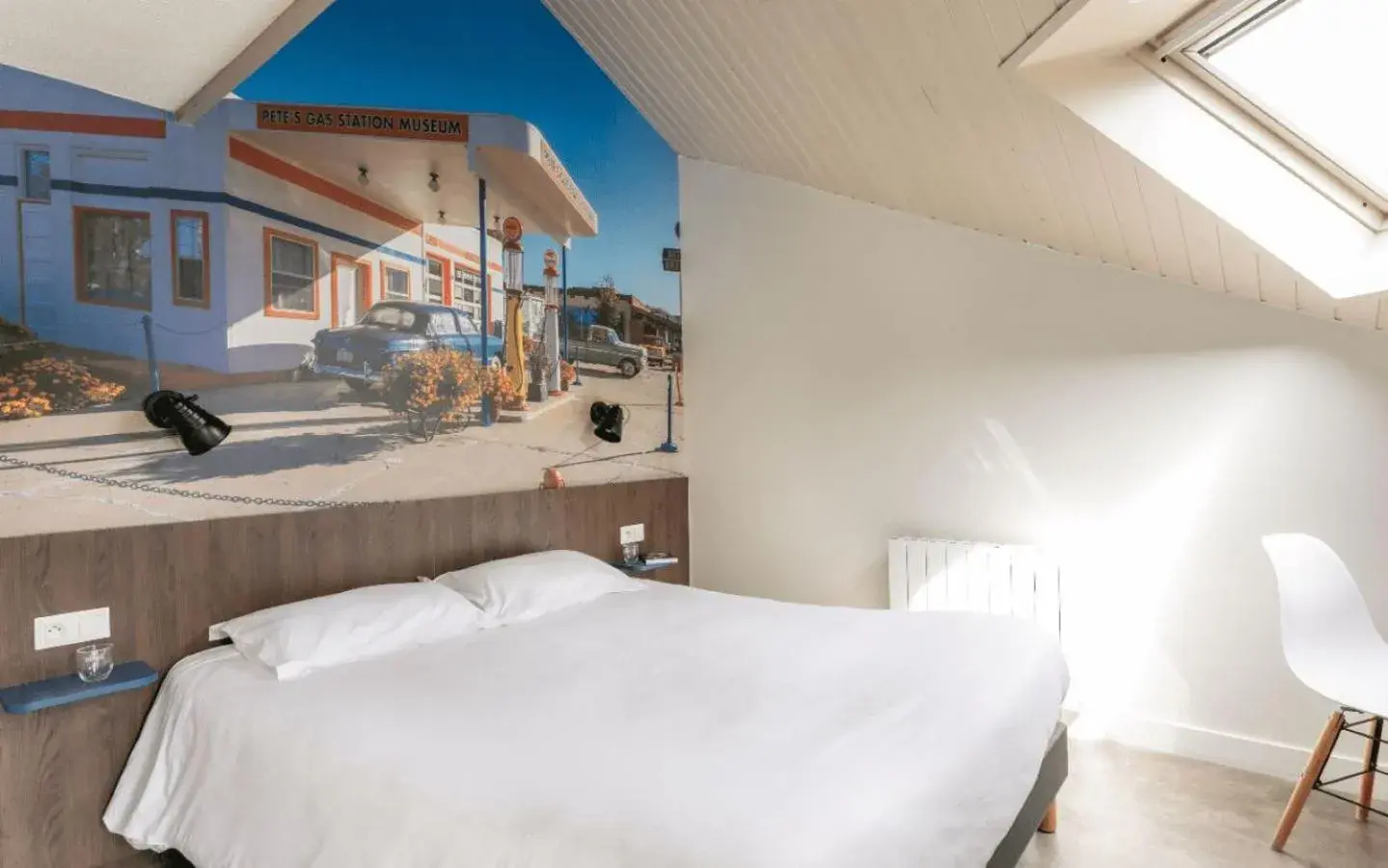 Bedroom, Bed in Logis Hotel Restaurant Au Chêne Vert, Saint-Brieuc Bedroom, Bed in Logis Hotel Restaurant Au Chêne Vert, Saint-Brieuc