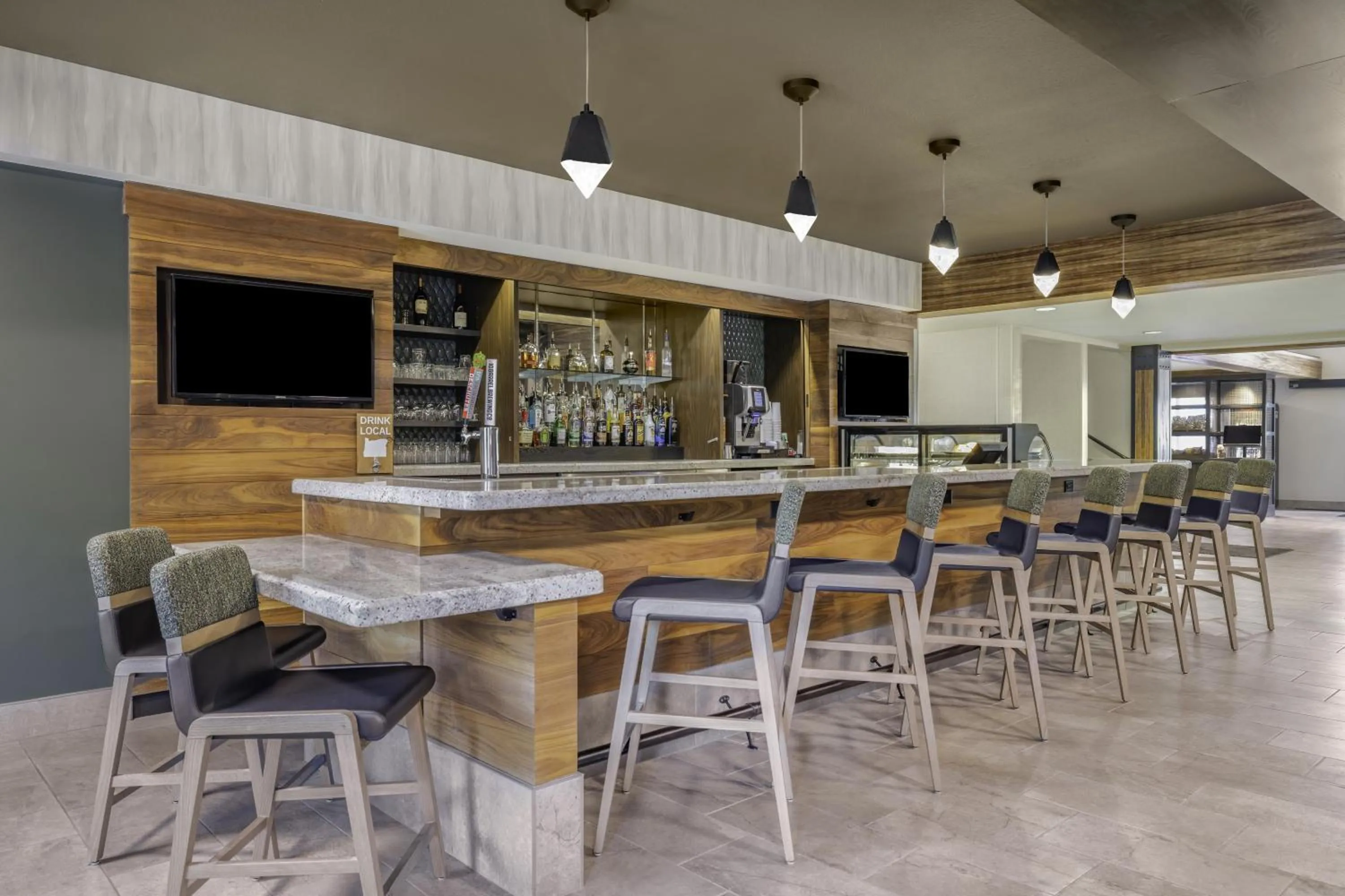 Lounge or bar in The Newberry Hotel Bend, Tapestry Collection by Hilton