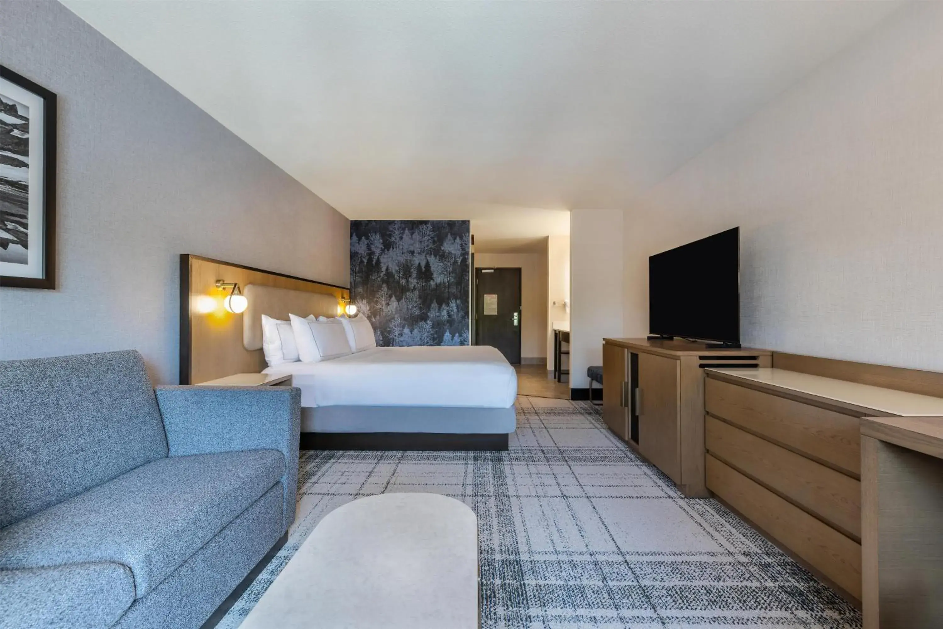 Bed in The Newberry Hotel Bend, Tapestry Collection by Hilton Bed in The Newberry Hotel Bend, Tapestry Collection by Hilton