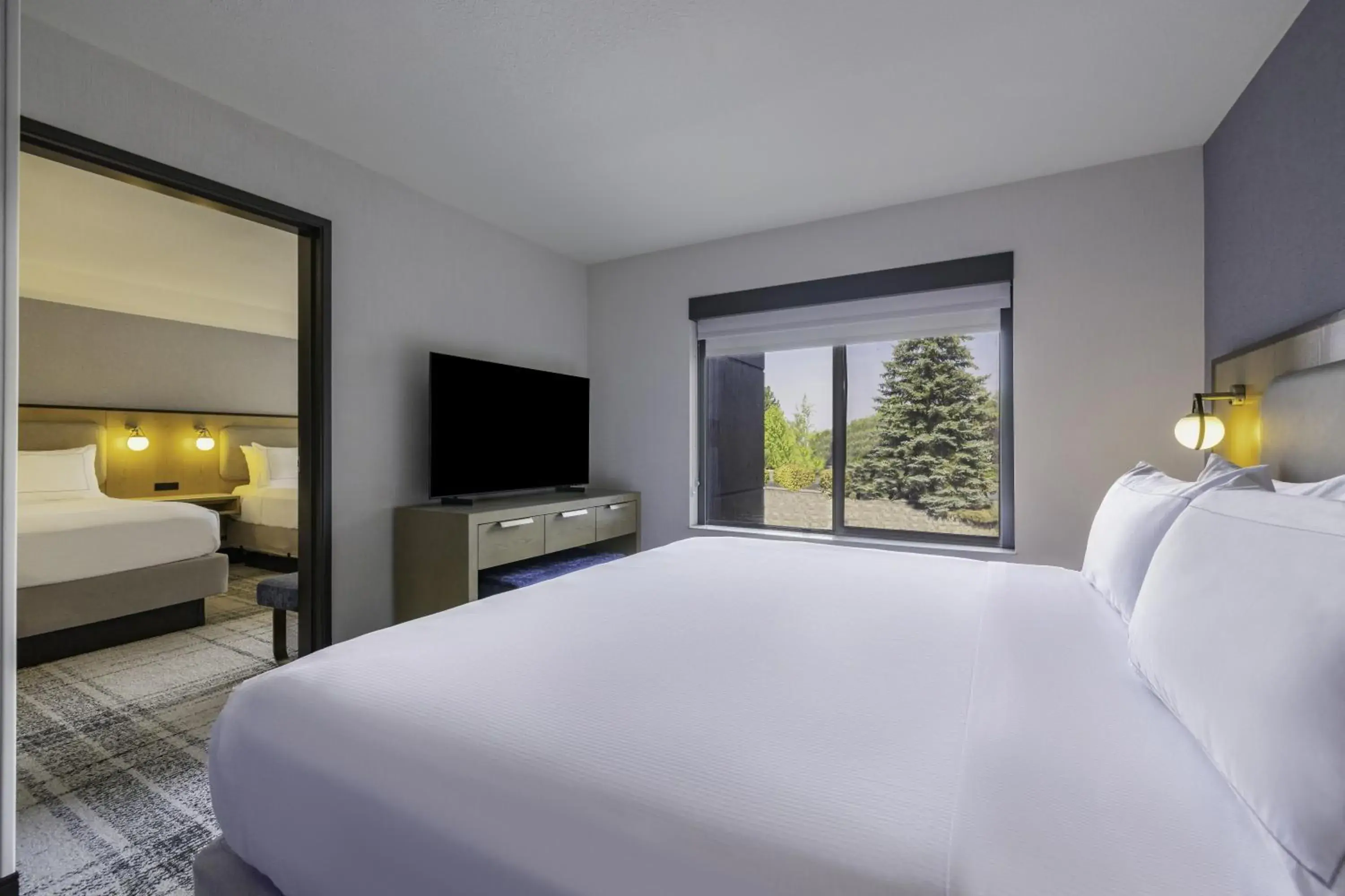 Bedroom, Bed in The Newberry Hotel Bend, Tapestry Collection by Hilton Bedroom, Bed in The Newberry Hotel Bend, Tapestry Collection by Hilton