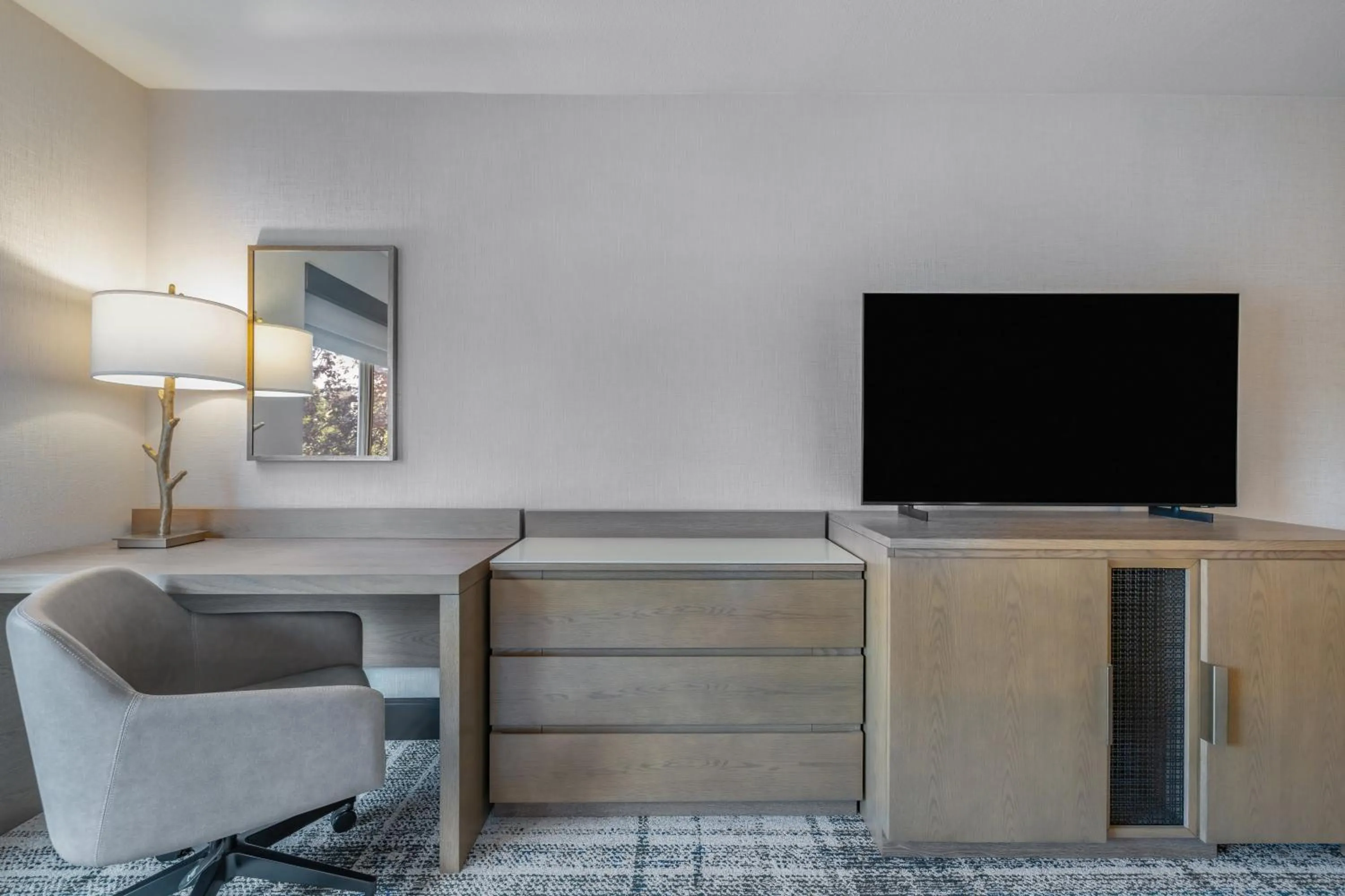 TV and multimedia in The Newberry Hotel Bend, Tapestry Collection by Hilton