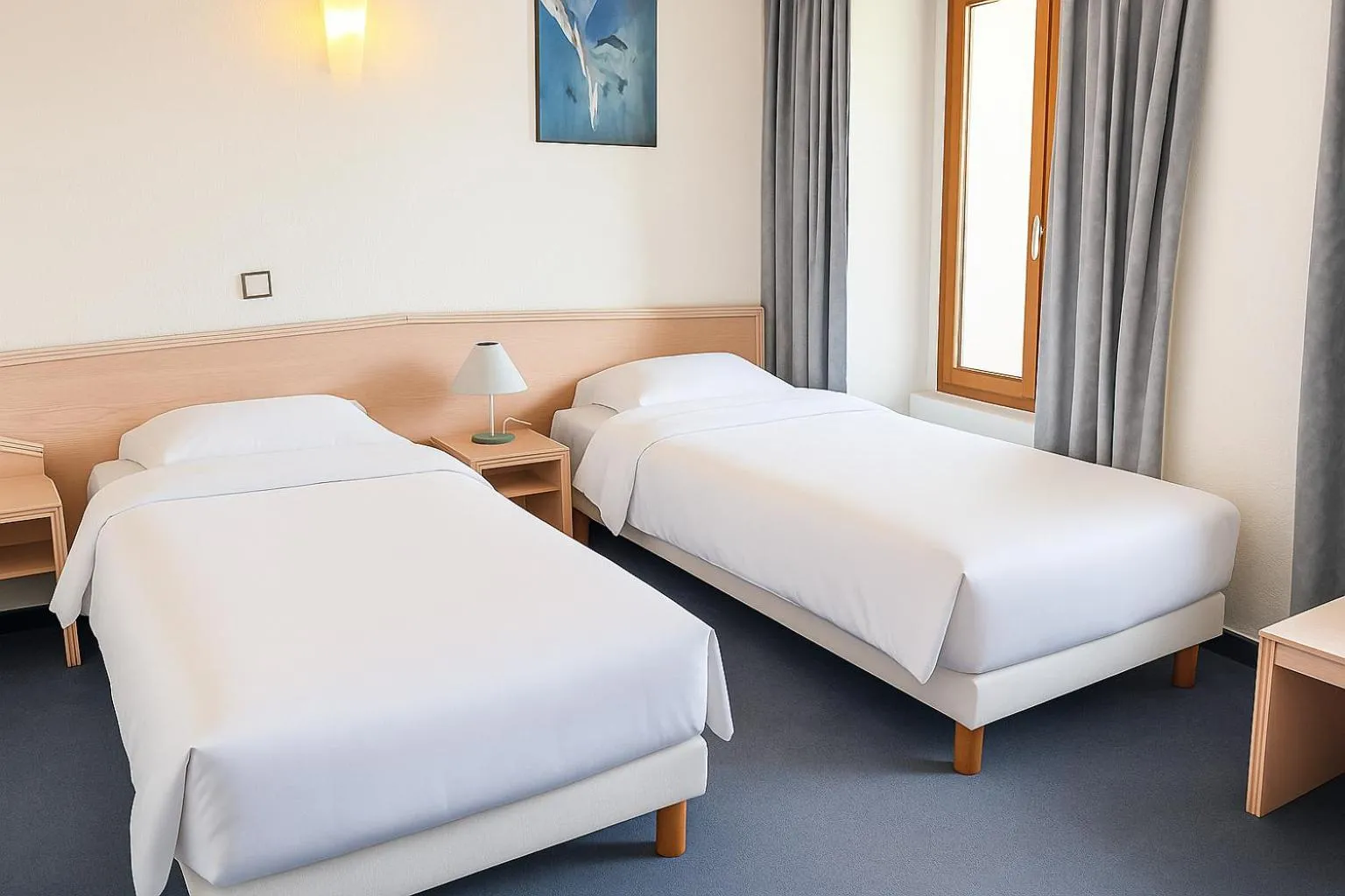 Bed in Logis Hôtel de Genève et Restaurant , Faverges-Seythenex