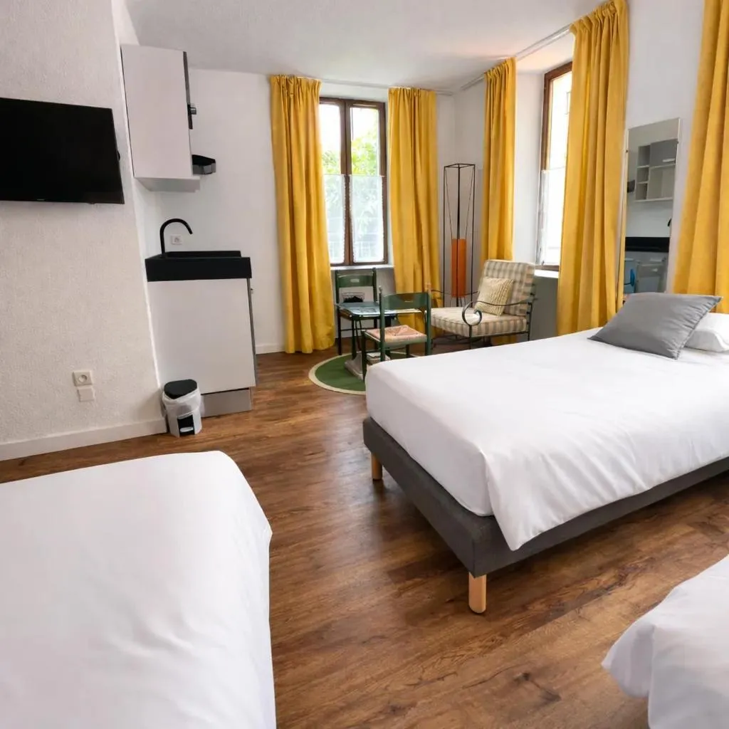 Bed in Logis Hôtel de Genève et Restaurant , Faverges-Seythenex