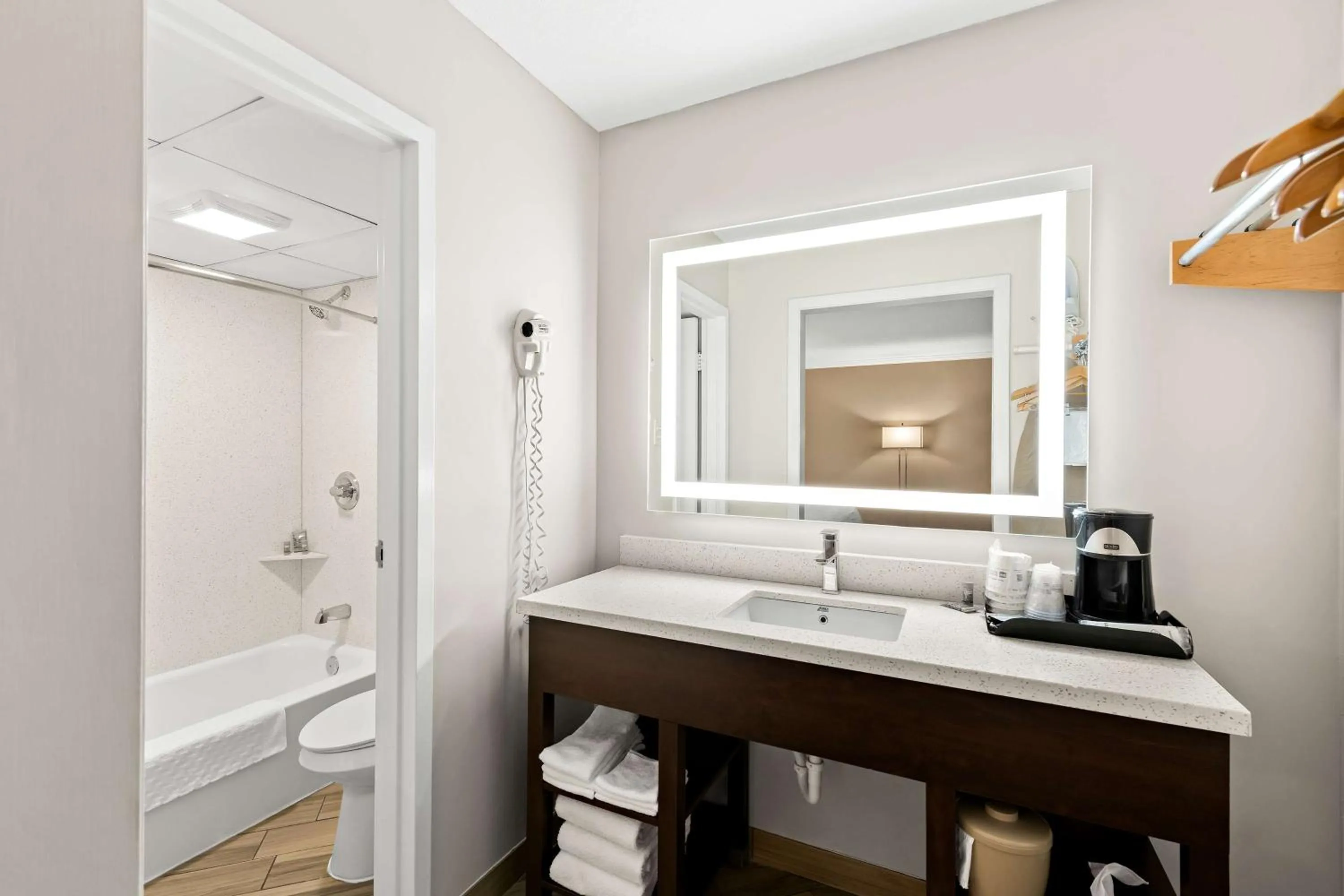 Bathroom in Best Western State Fair Inn