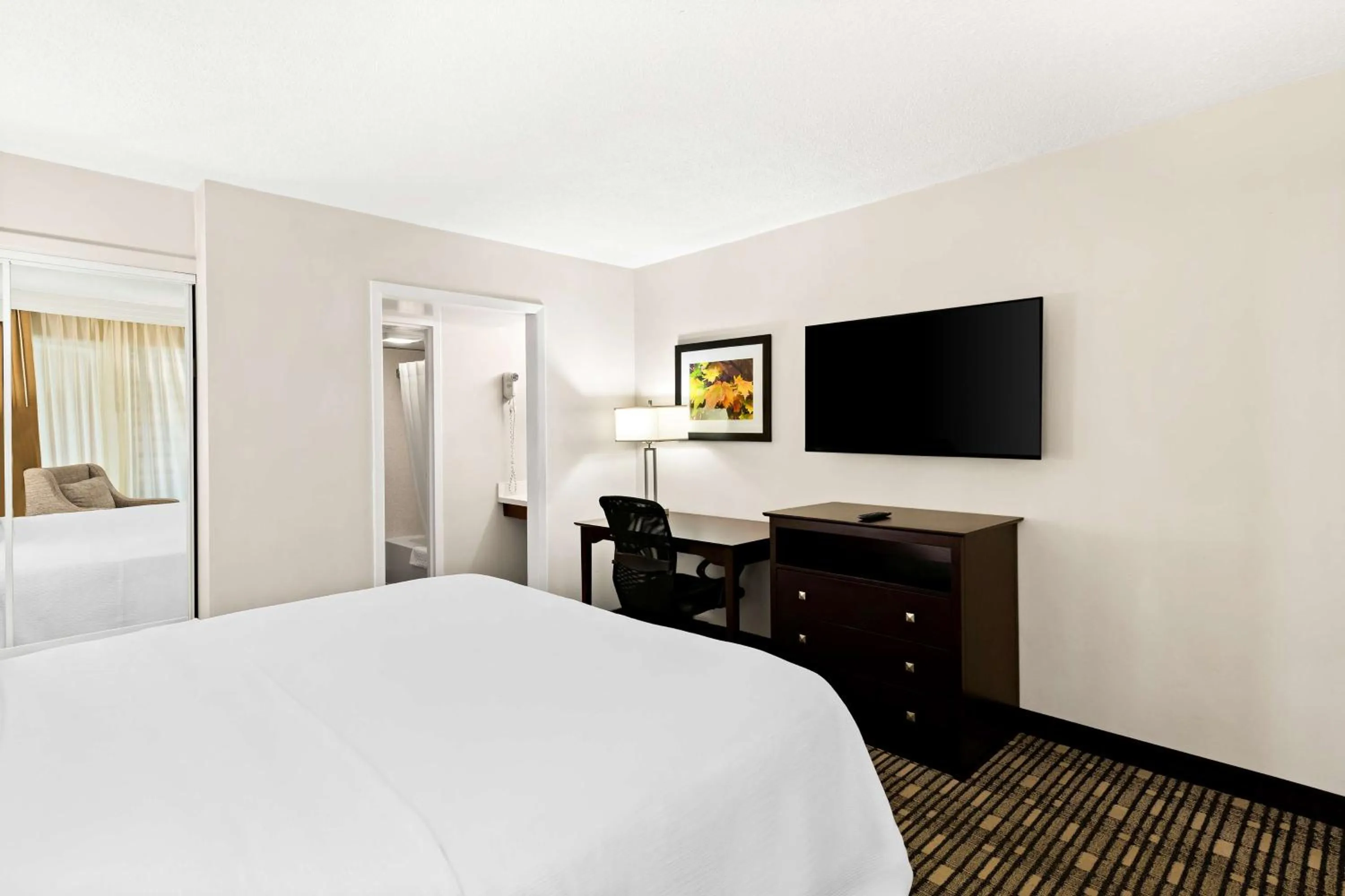 Bedroom, Bed in Best Western State Fair Inn