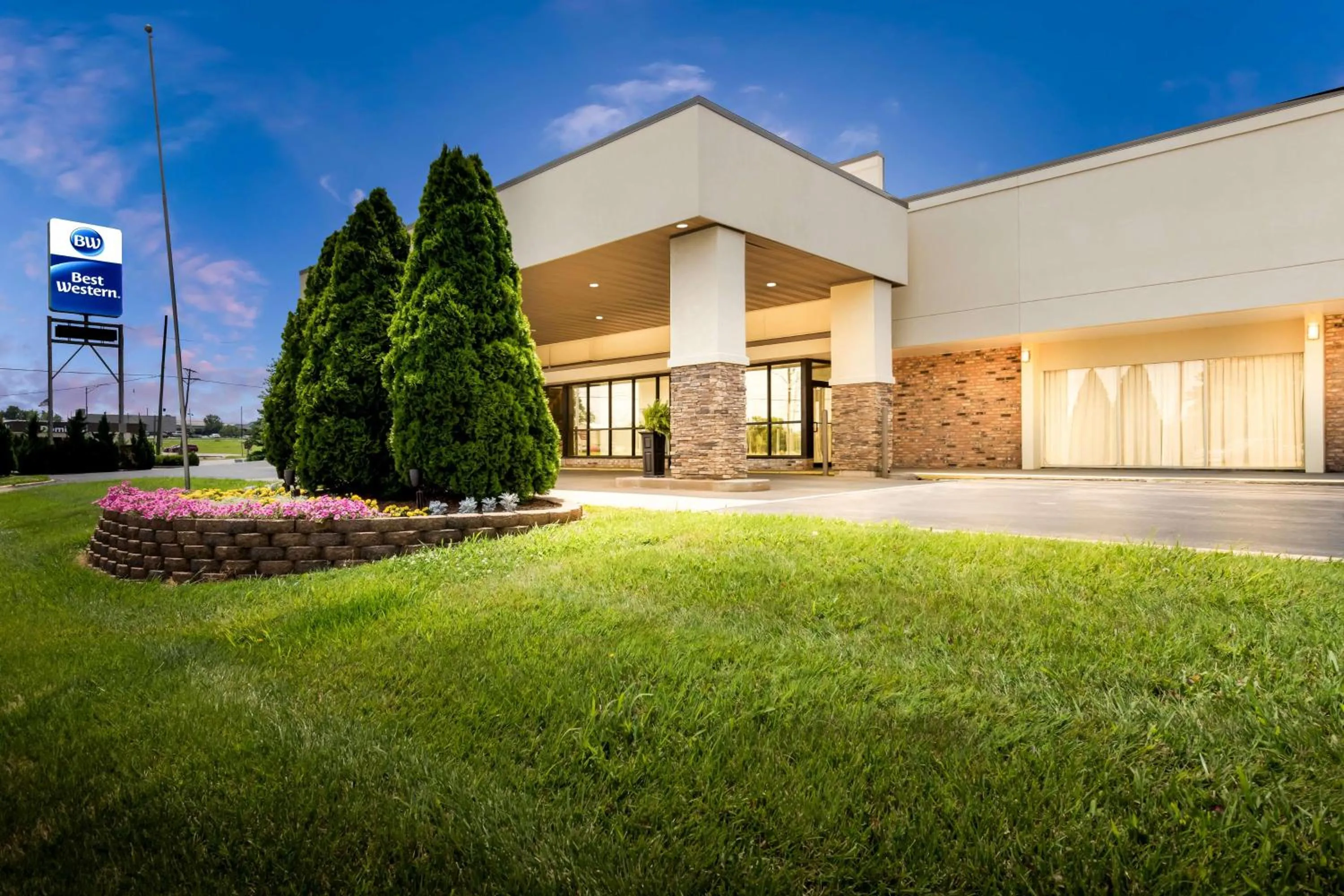 Property building in Best Western State Fair Inn