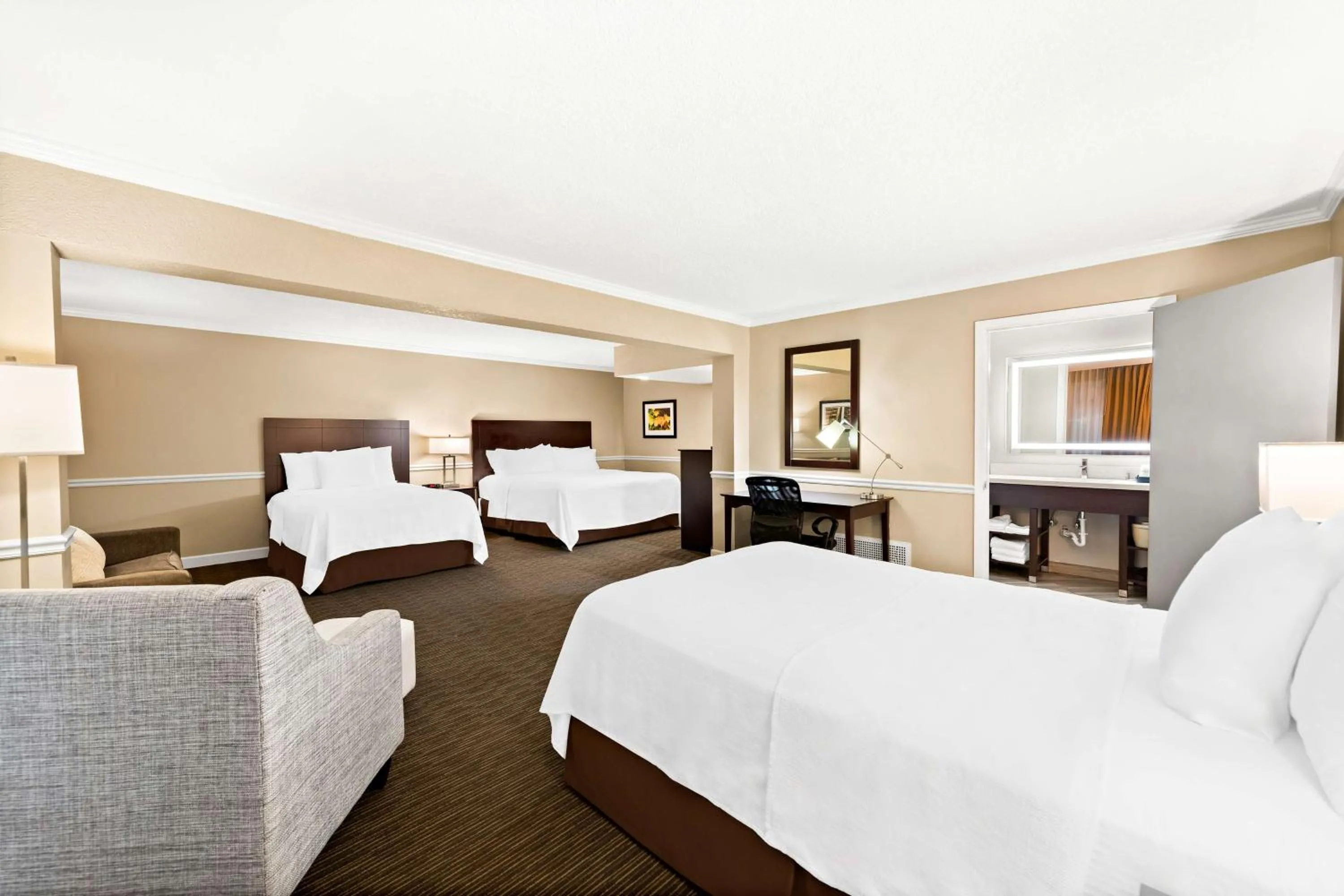 Photo of the whole room, Bed in Best Western State Fair Inn