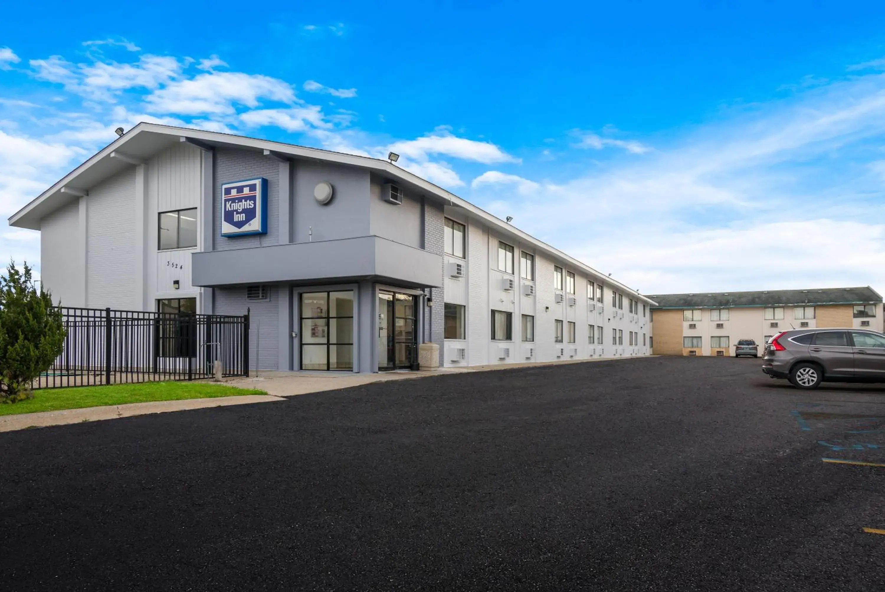 Property building in Knights Inn Grand Rapids East Airport Property building in Knights Inn Grand Rapids East Airport