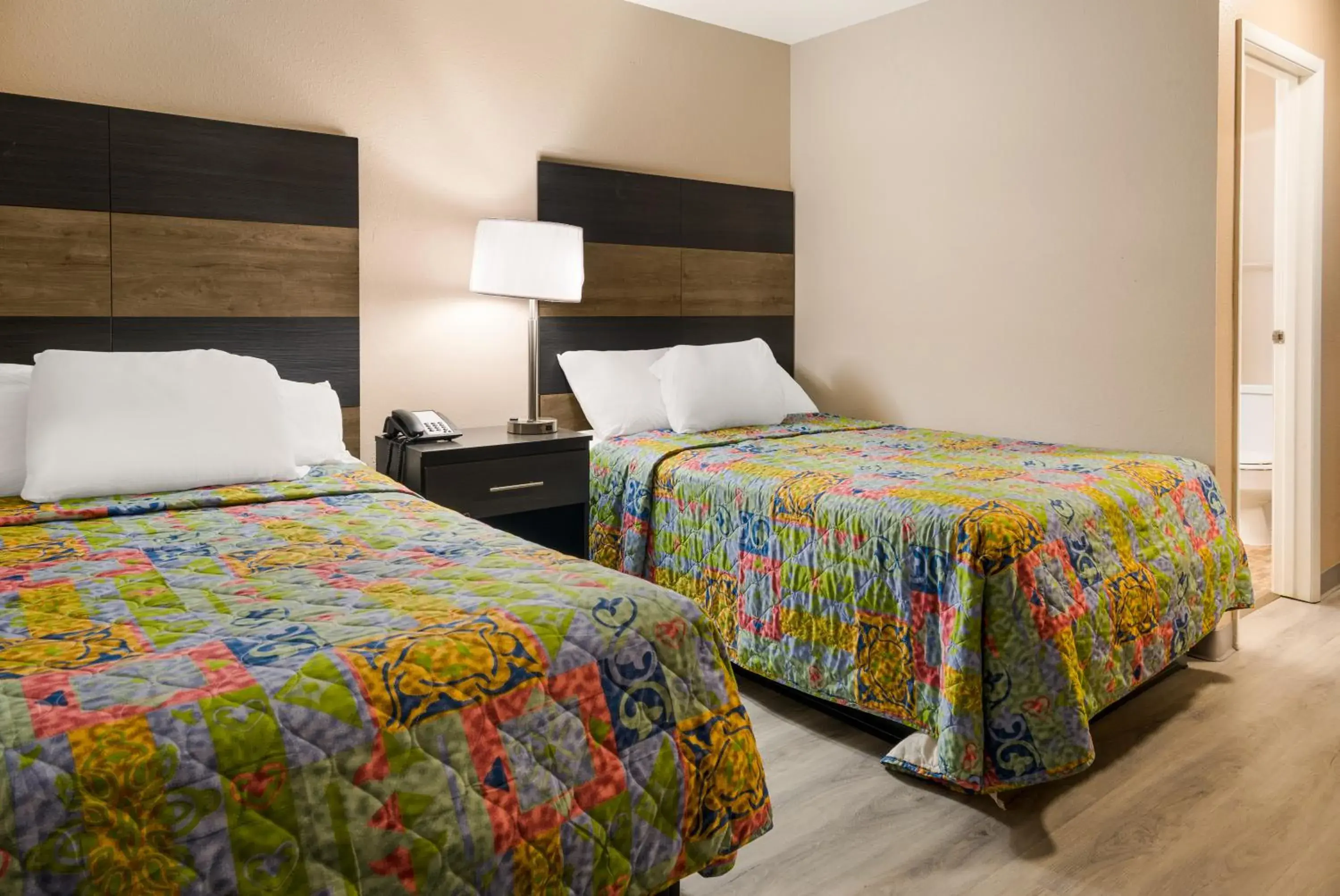 Bed in Knights Inn Grand Rapids East Airport Bed in Knights Inn Grand Rapids East Airport