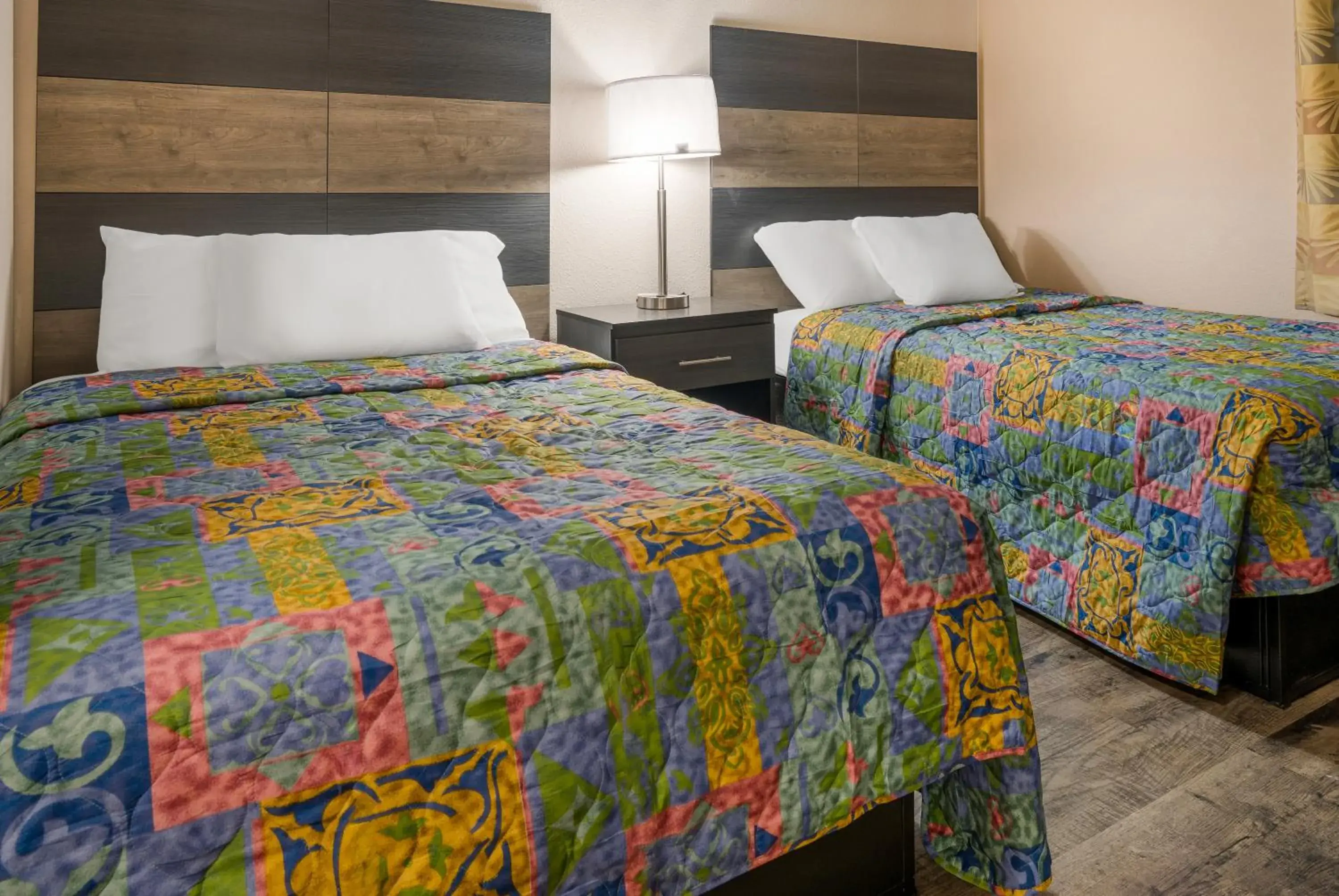 Bed in Knights Inn Grand Rapids East Airport Bed in Knights Inn Grand Rapids East Airport