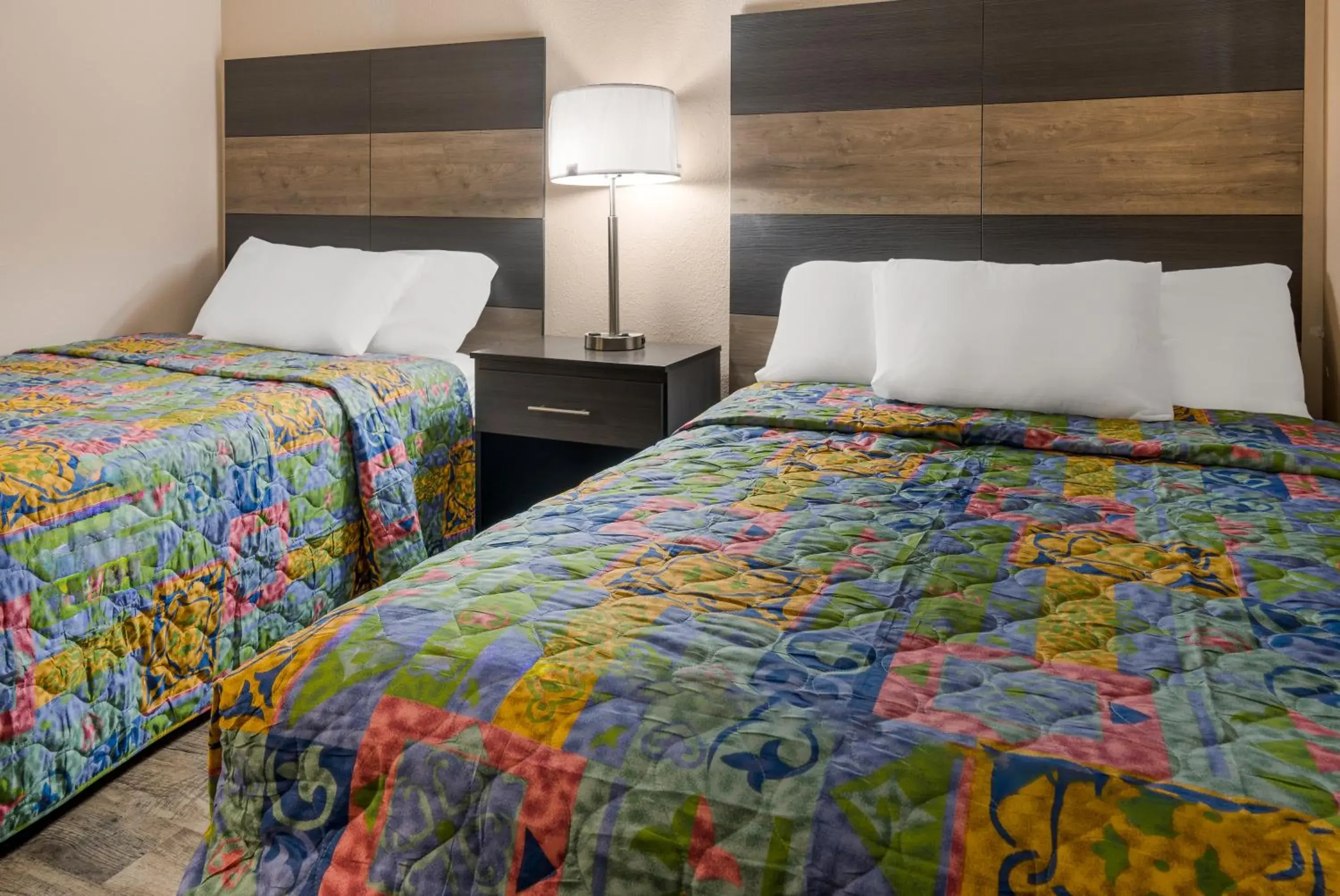 Bed in Knights Inn Grand Rapids East Airport Bed in Knights Inn Grand Rapids East Airport