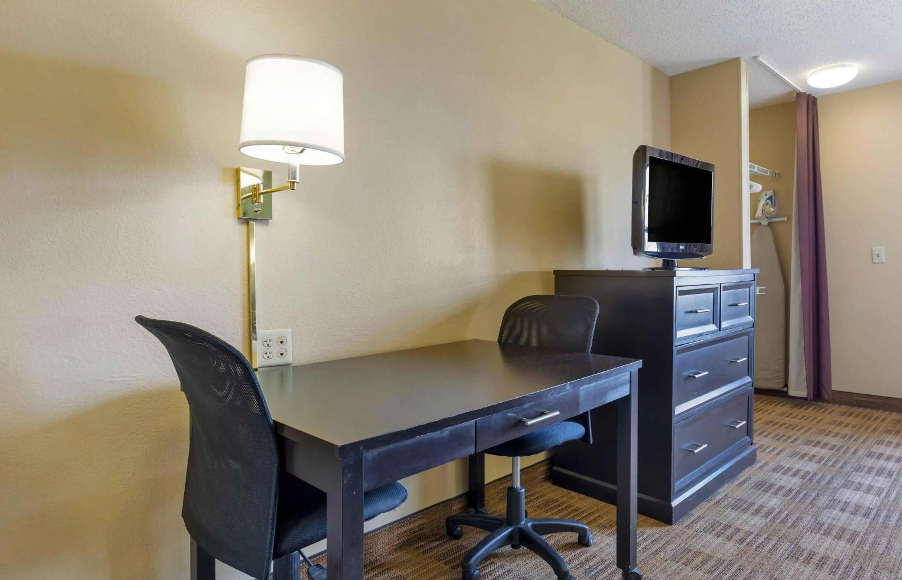 Bedroom in Extended Stay America Suites - Austin - Southwest