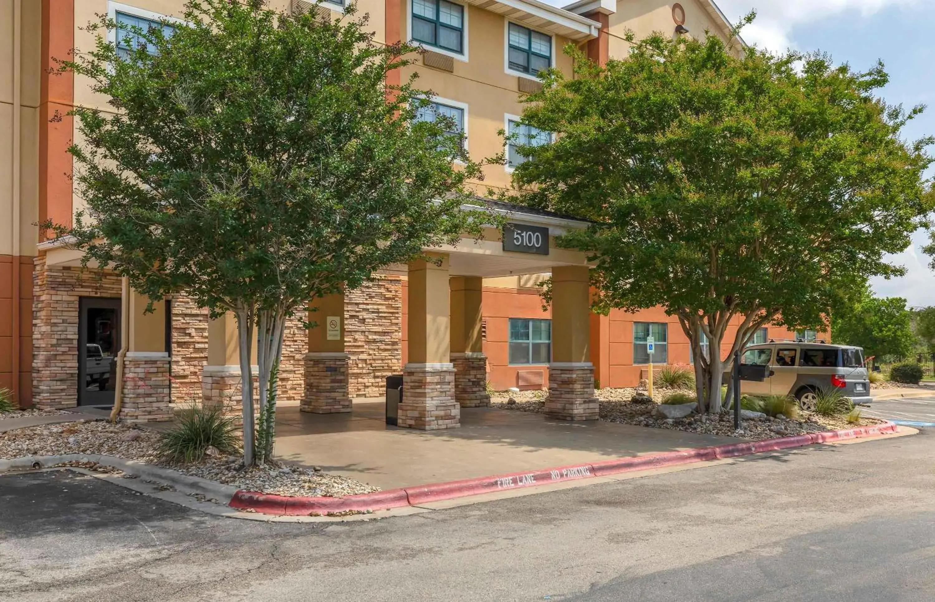 Property building in Extended Stay America Suites - Austin - Southwest Property building in Extended Stay America Suites - Austin - Southwest