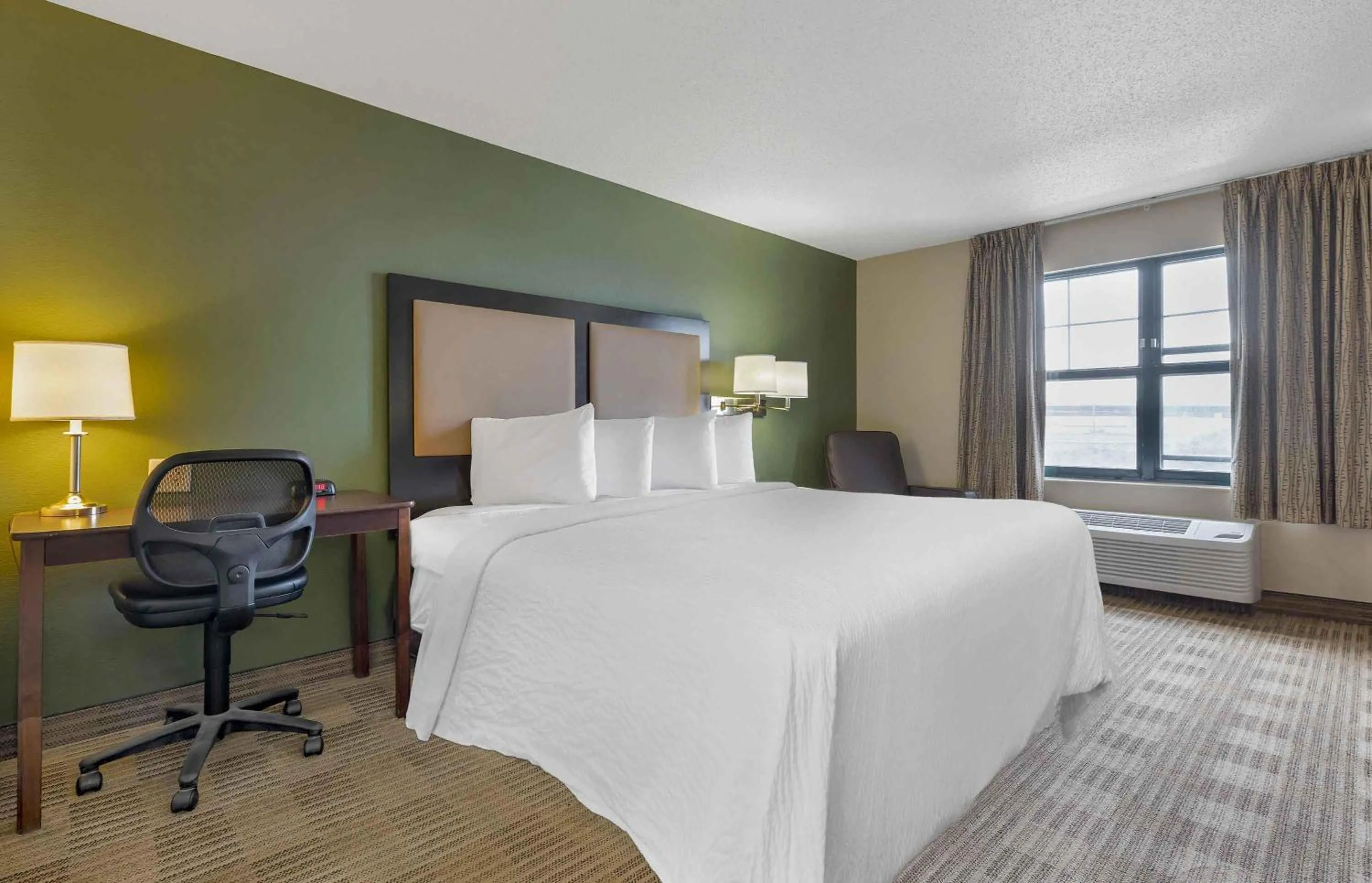 Bedroom, Bed in Extended Stay America Suites - Austin - Southwest