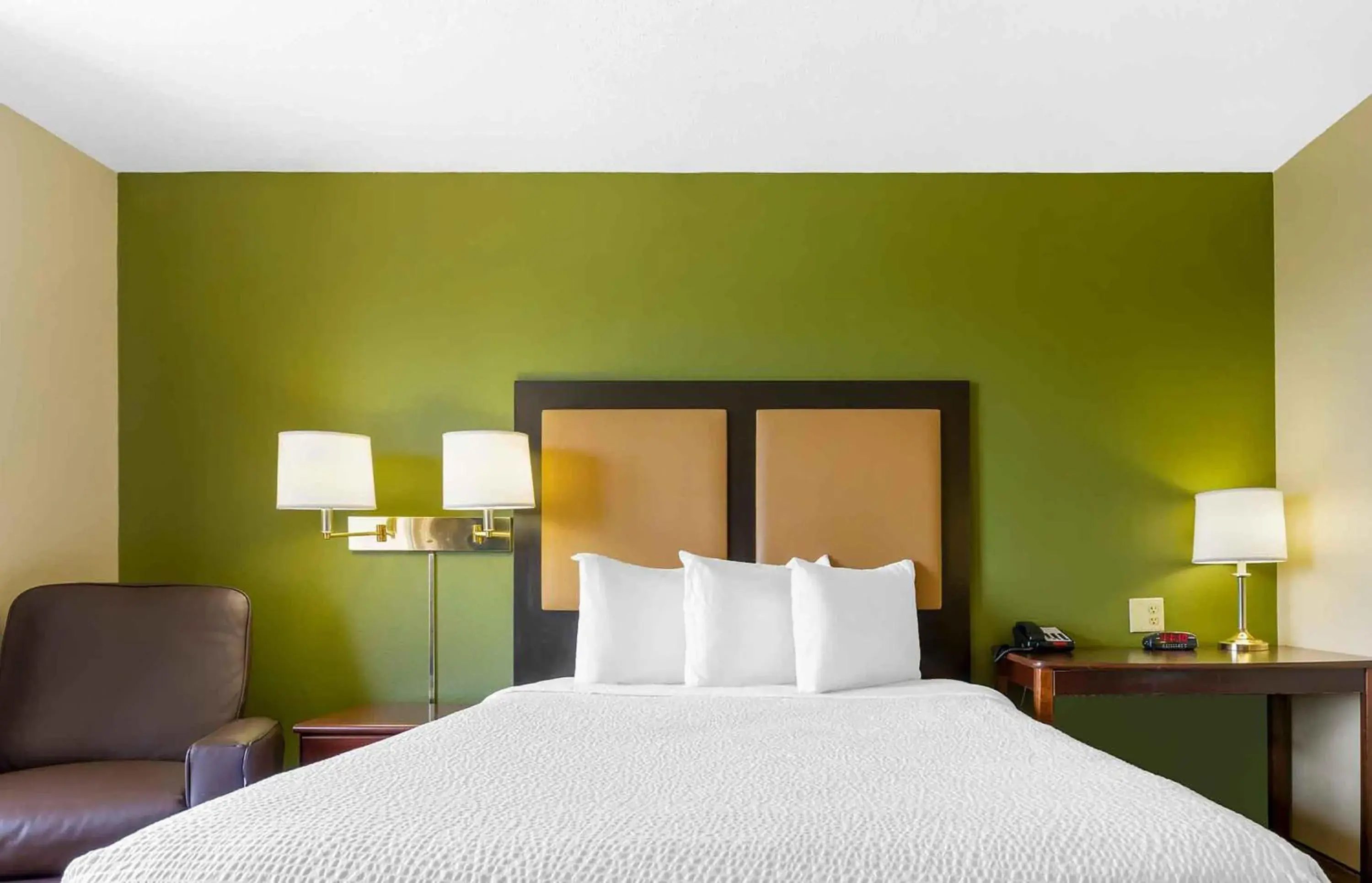 Bedroom, Bed in Extended Stay America Suites - Austin - Southwest Bedroom, Bed in Extended Stay America Suites - Austin - Southwest