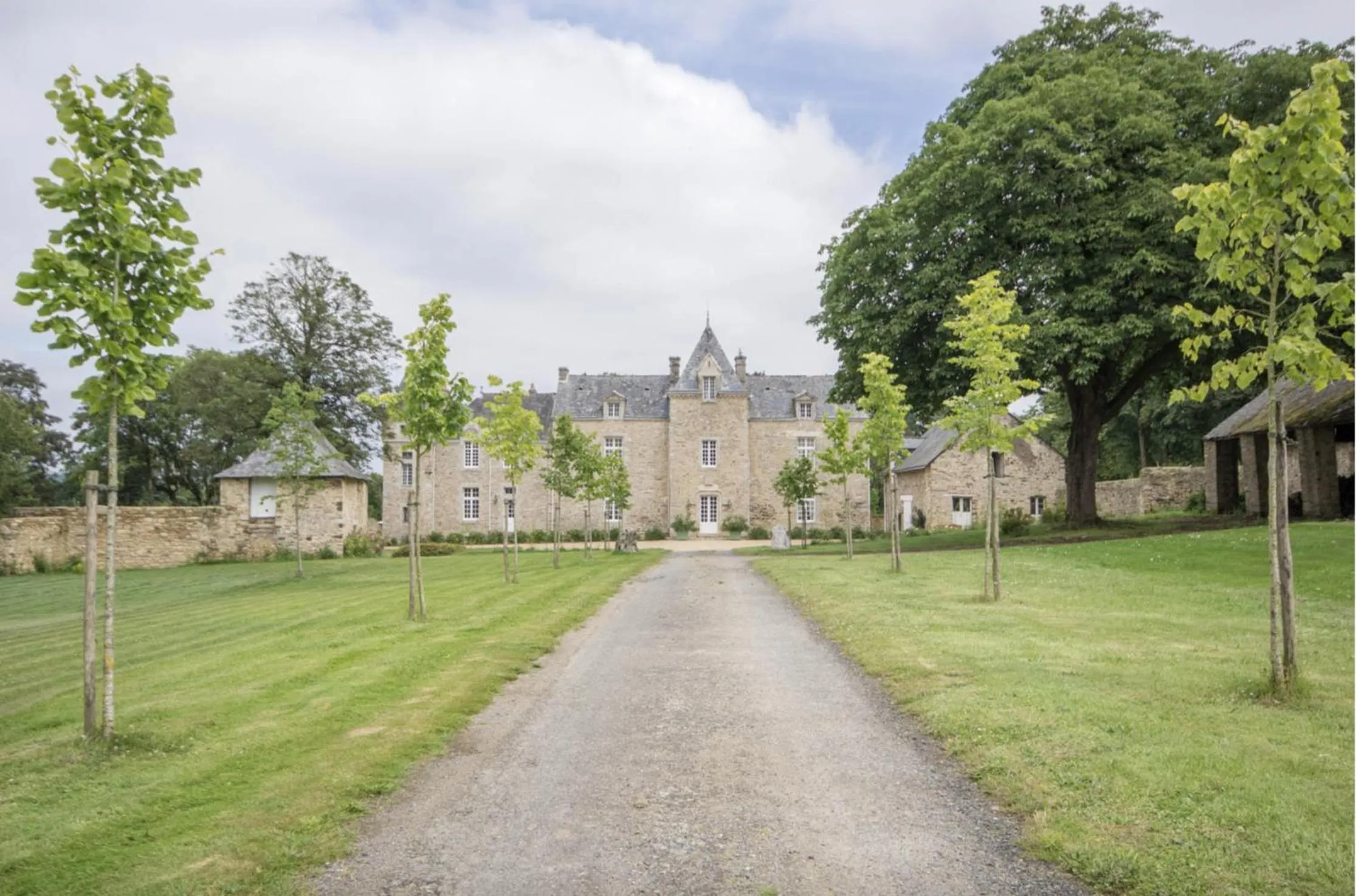 Property building in Château de Cadouzan
