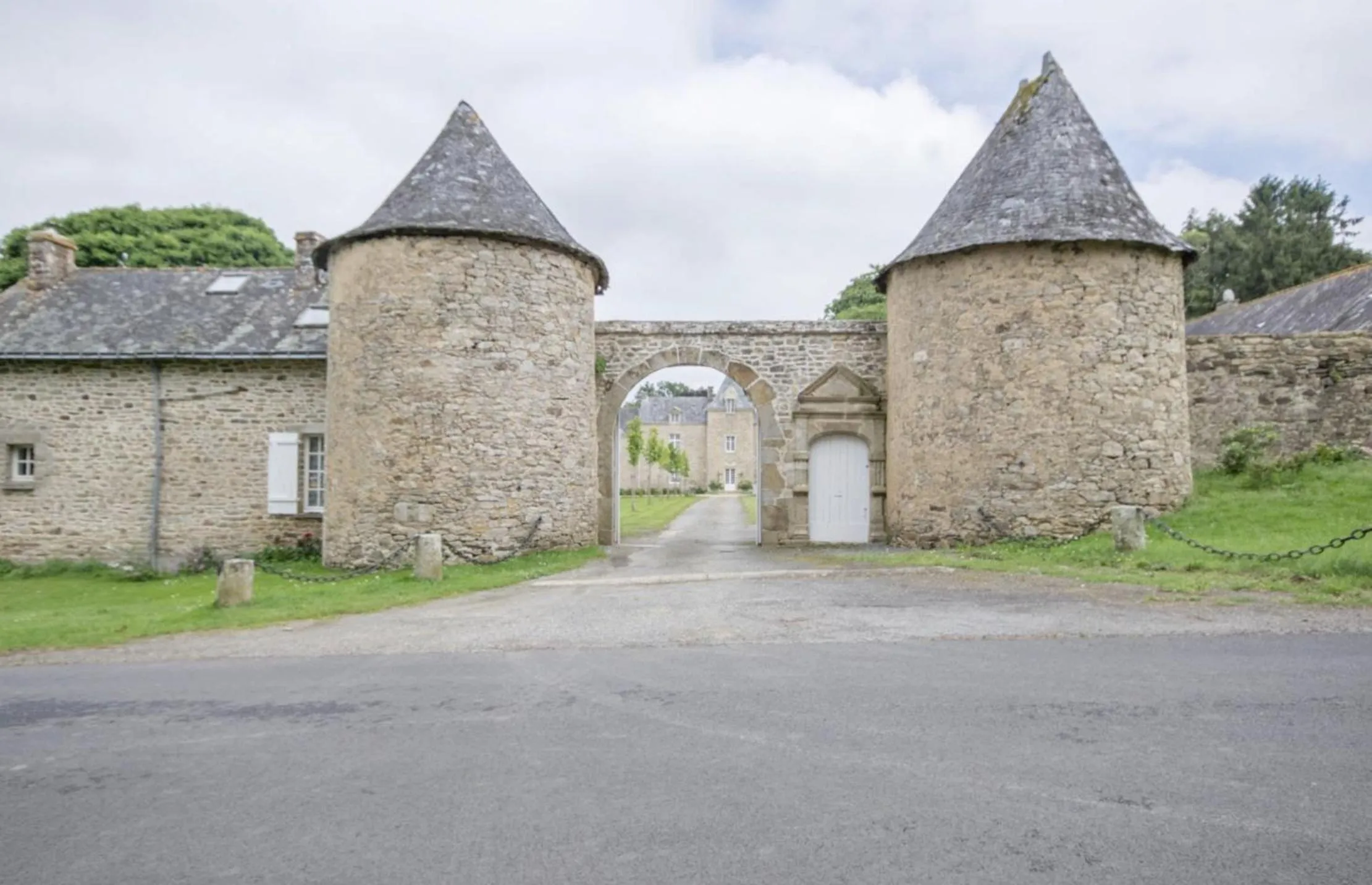 Landmark view in Château de Cadouzan