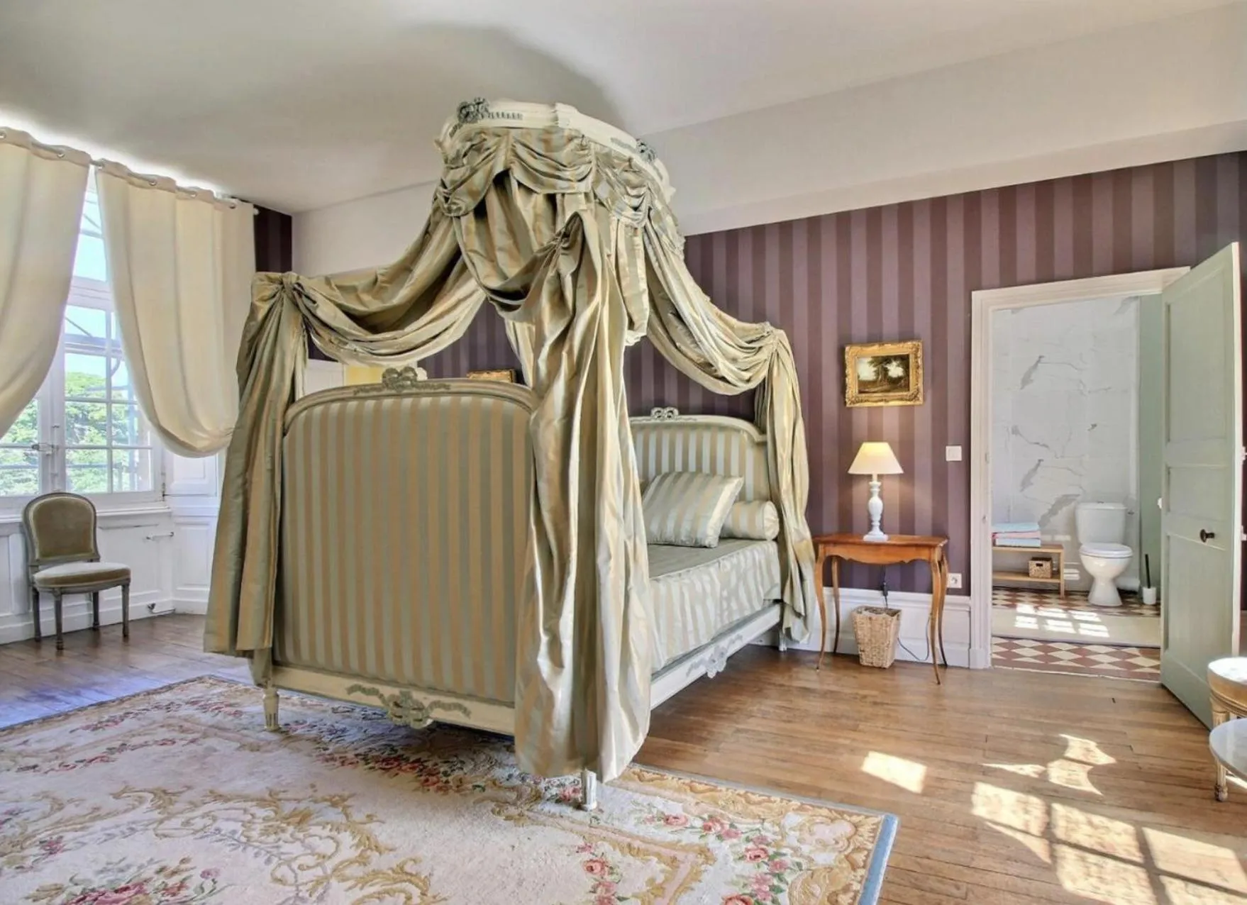 Bed in Château de Cadouzan