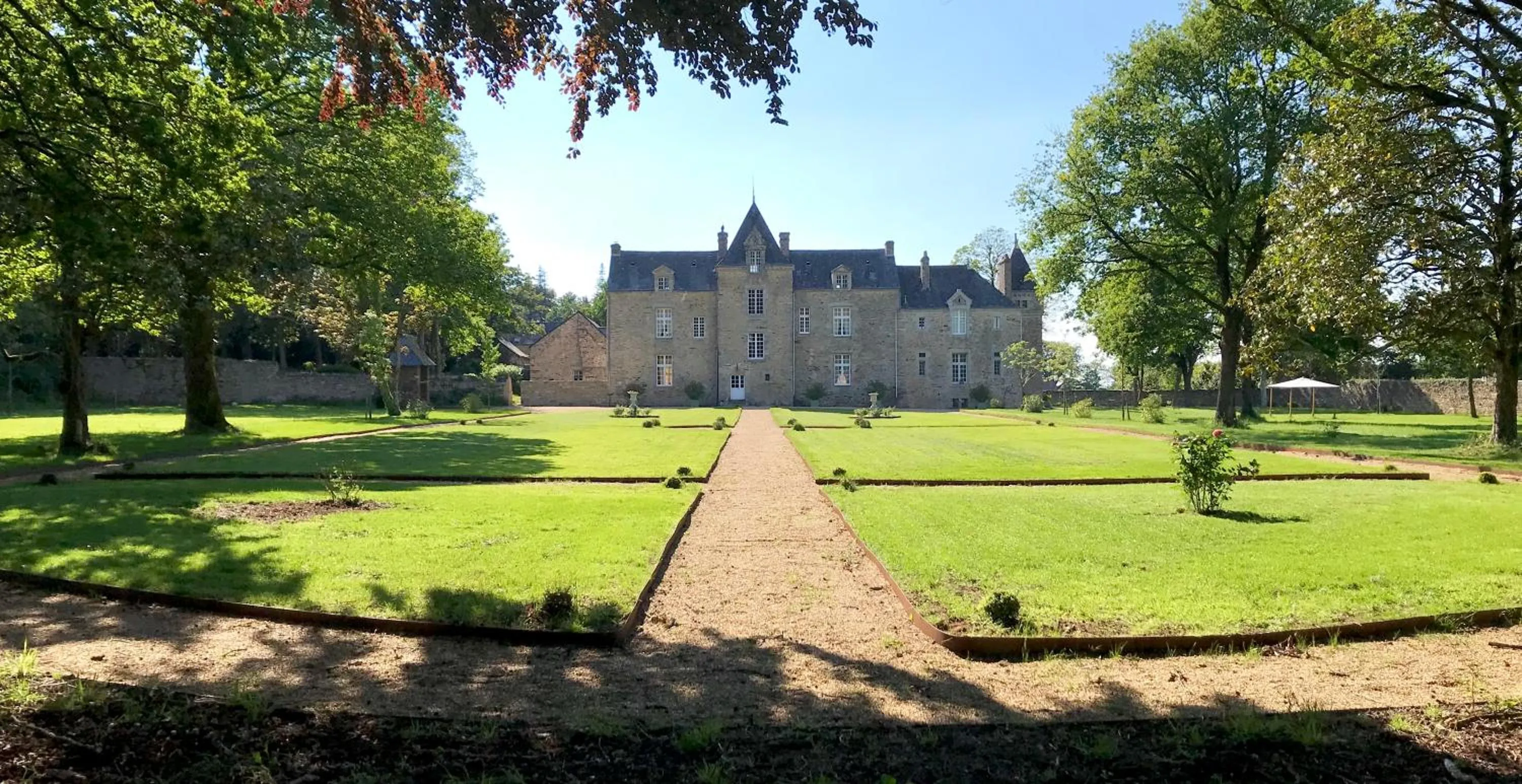 Property building in Château de Cadouzan