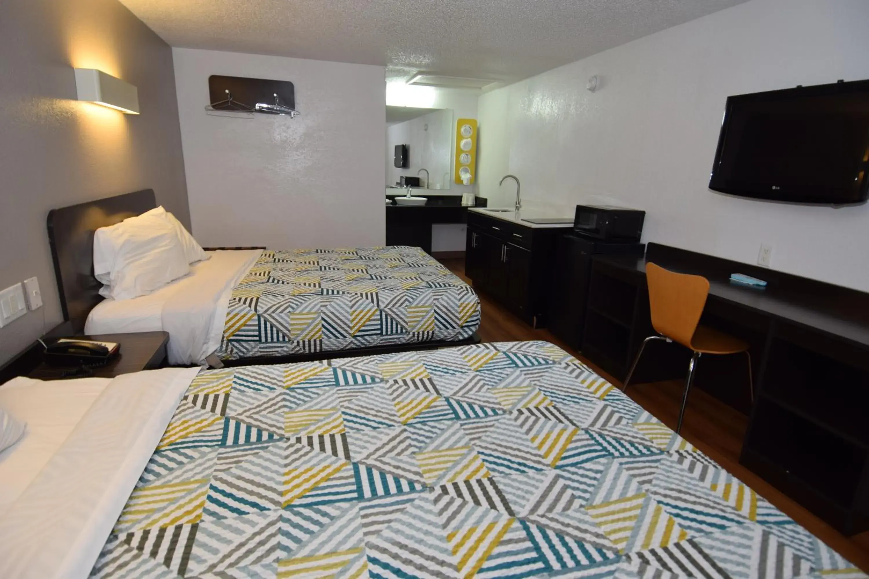 Bedroom, Bed in Motel 6-Hamburg, NY Bedroom, Bed in Motel 6-Hamburg, NY