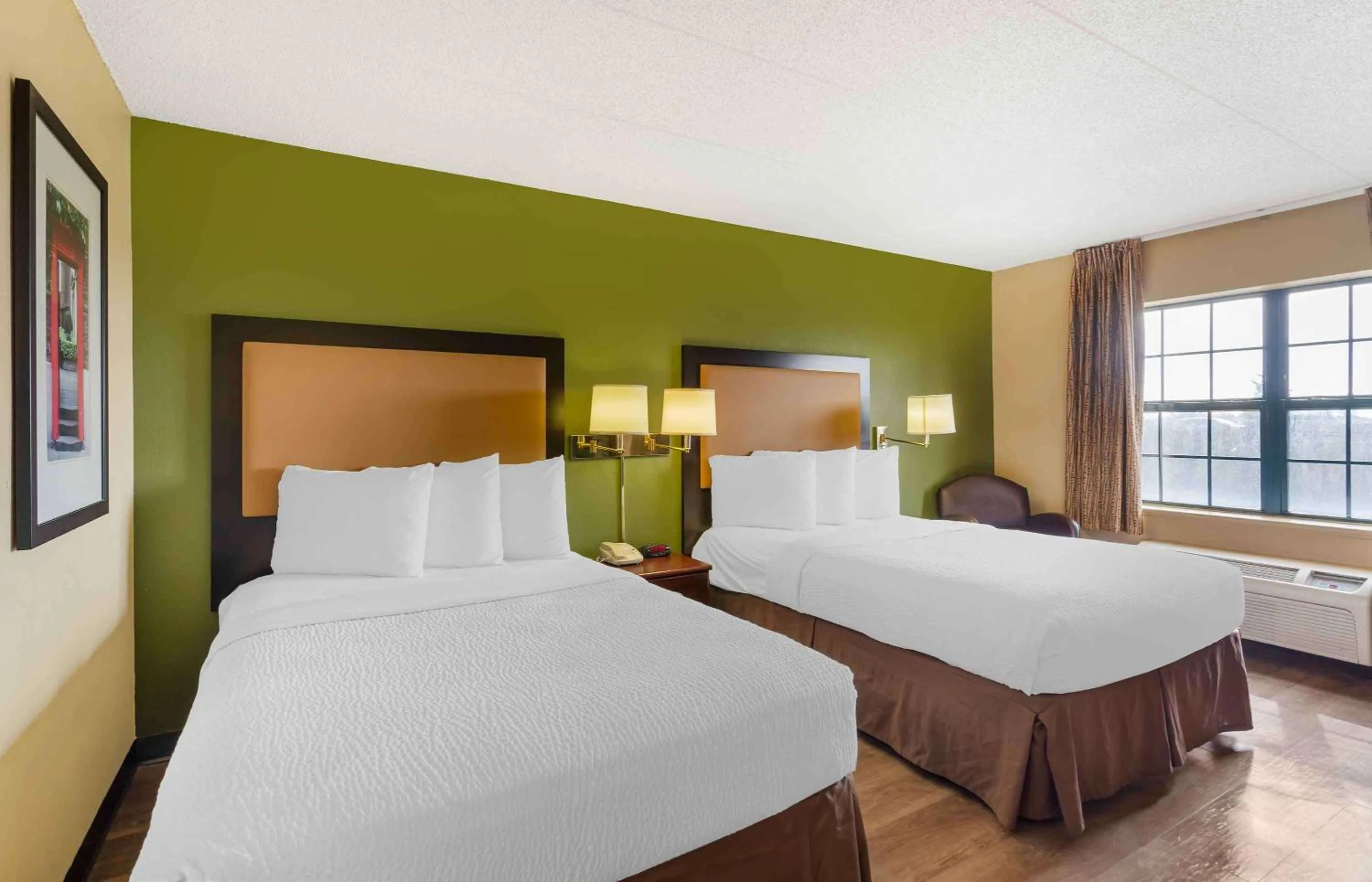 Bedroom, Bed in Extended Stay America Suites - Chicago - Elmhurst - O'Hare